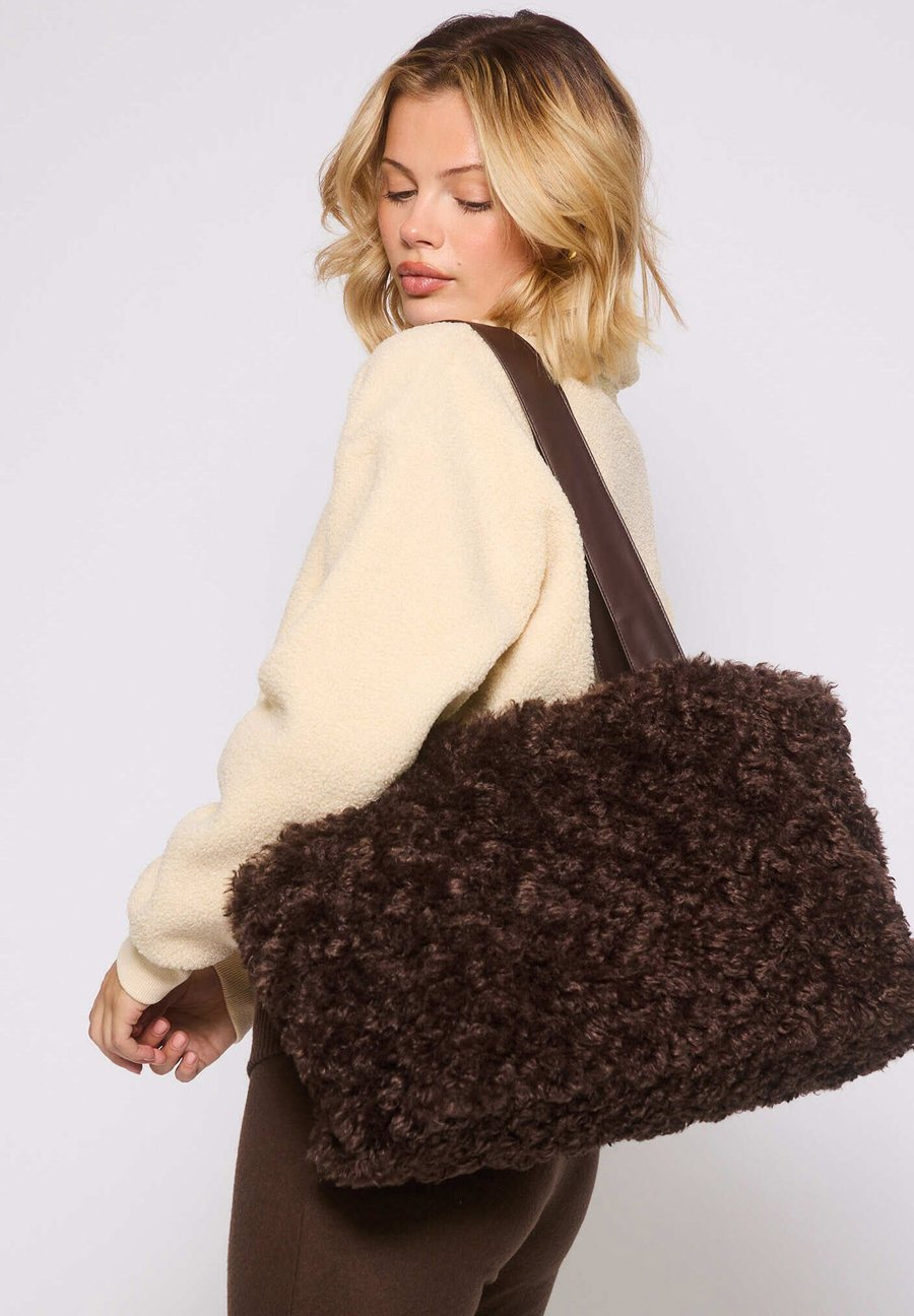 Сумка-шоппер South Beach FLUFFY, Brown
Сумка-шоппер South Beach FLUFFY, Brown
