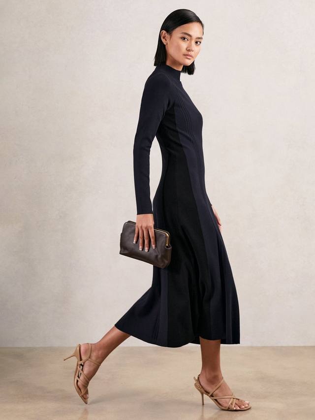 Платье Zaya с высоким воротником и длинными рукавами миди Reiss, Navy/Black
Платье Zaya с высоким воротником и длинными рукавами миди Reiss, Navy/Black