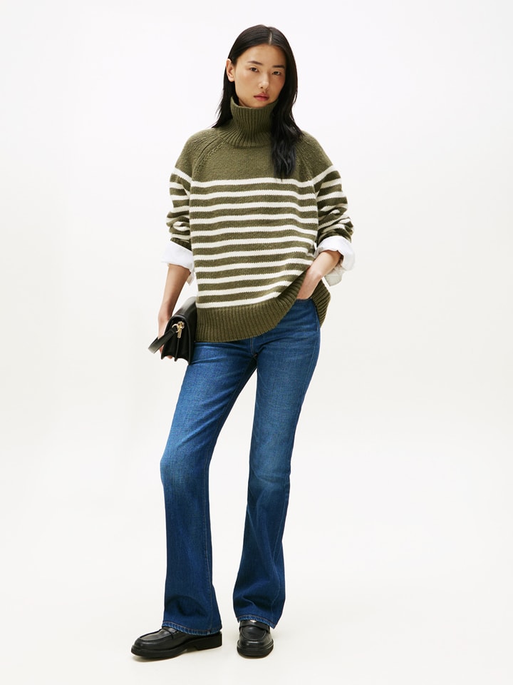 Джинсы расклешенного кроя темно-синего цвета TOMMY JEANS
Джинсы расклешенного кроя темно-синего цвета TOMMY JEANS