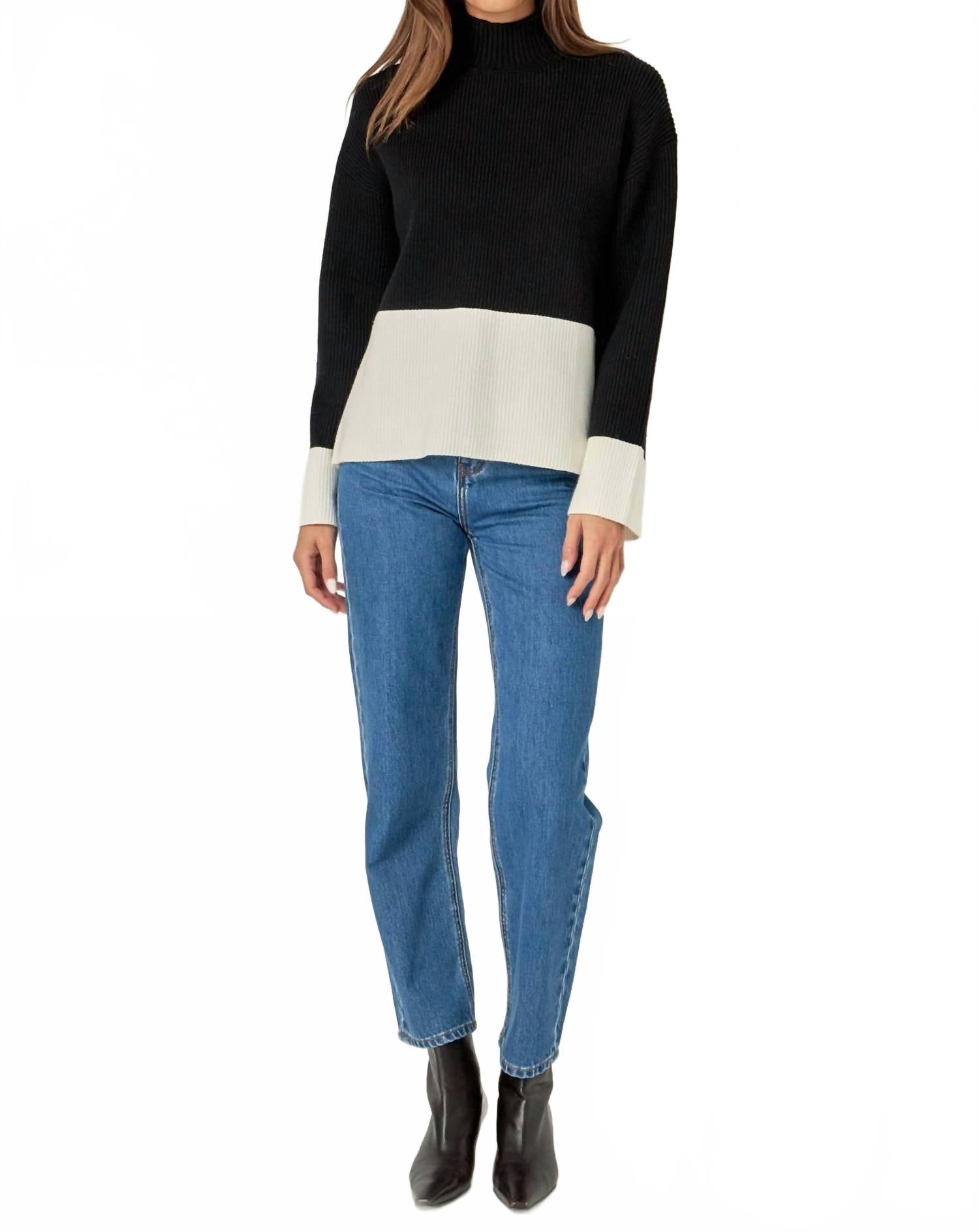 Черно-белый свитер с высоким воротником English Factory
Черно-белый свитер с высоким воротником English Factory