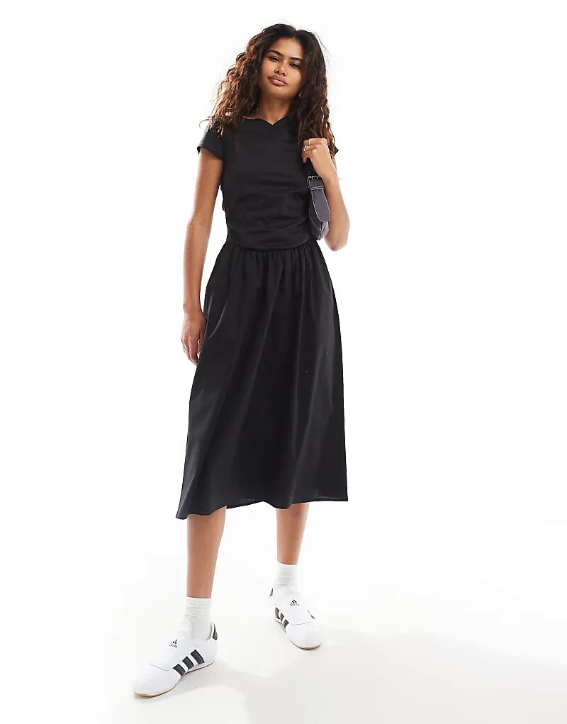 Платье COLLUSION с v-образным вырезом и заниженной талией коричневого цвета
Платье COLLUSION с v-образным вырезом и заниженной талией коричневого цвета