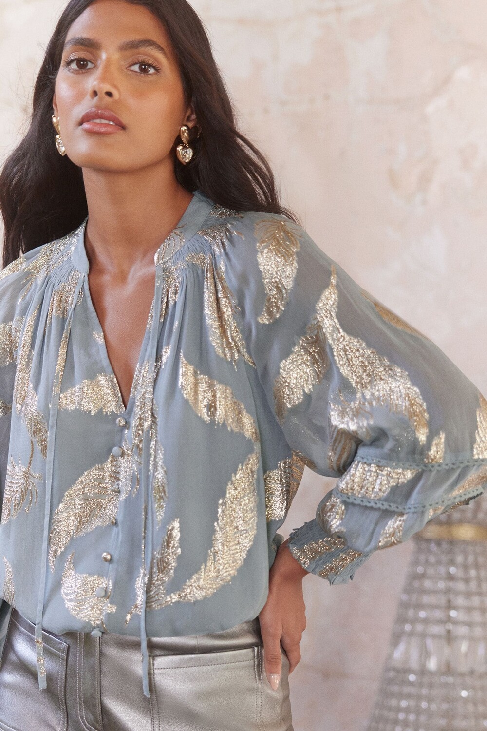 Блузка с металлизированными манжетами и сборками Love & Roses, серый
Блузка с металлизированными манжетами и сборками Love & Roses, серый