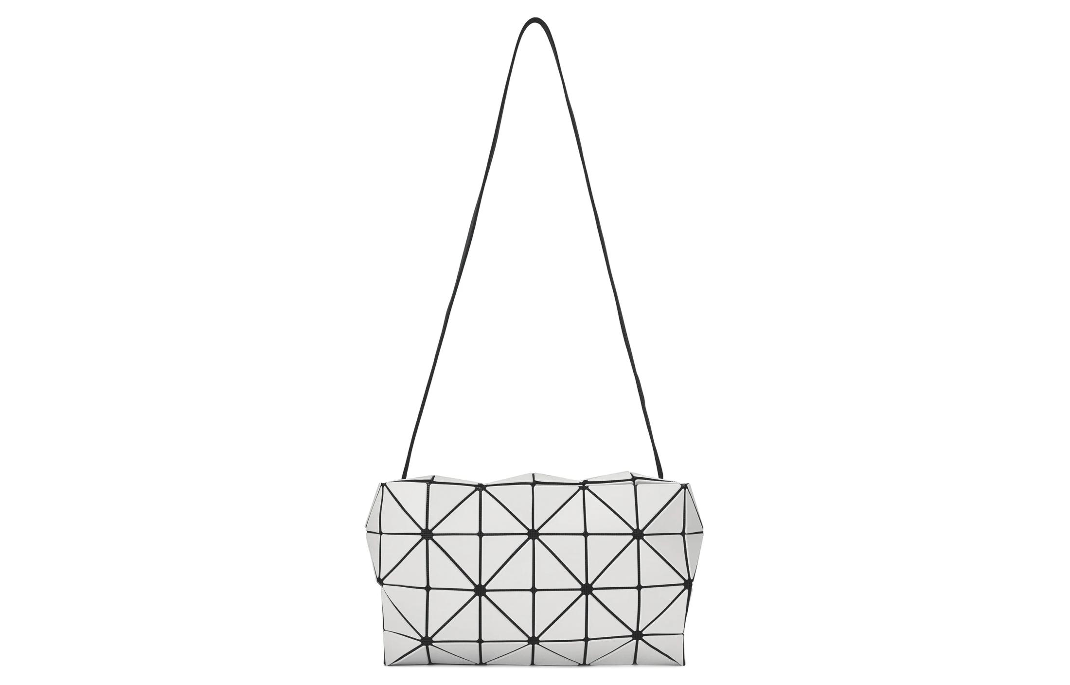 Сумка через плечо из поливинилхлоридной смолы женская светло-серая ISSEY MIYAKE
Сумка через плечо из поливинилхлоридной смолы женская светло-серая ISSEY MIYAKE