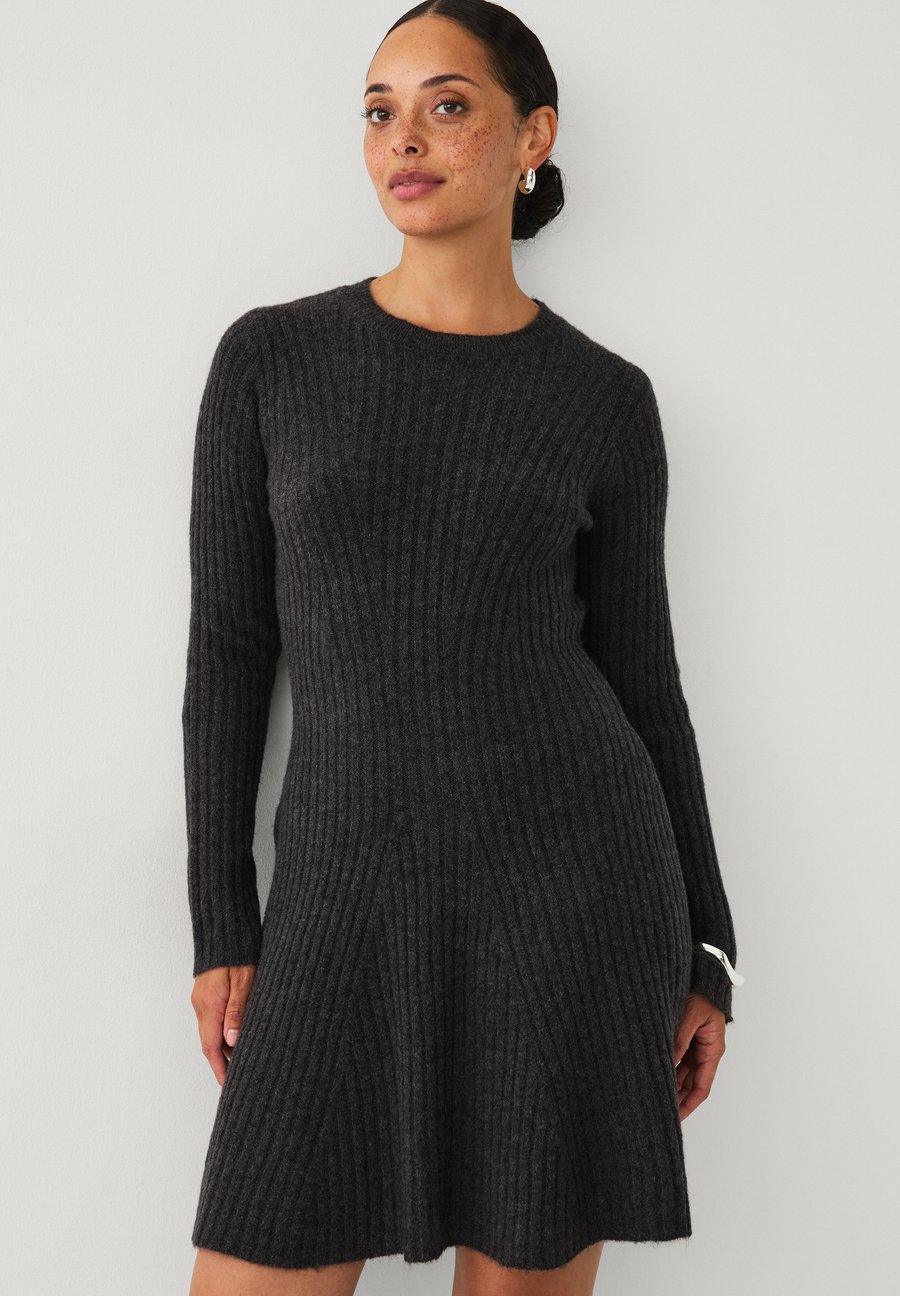 Платье Ellos Collection Jumper dress, Dunkelgrau/Dark Grey
Платье Ellos Collection Jumper dress, Dunkelgrau/Dark Grey