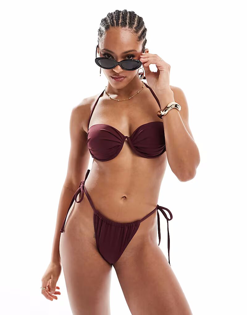 Комплект бикини с завязками по бокам от 4th & Reckless в бордовом цвете
Комплект бикини с завязками по бокам от 4th & Reckless в бордовом цвете