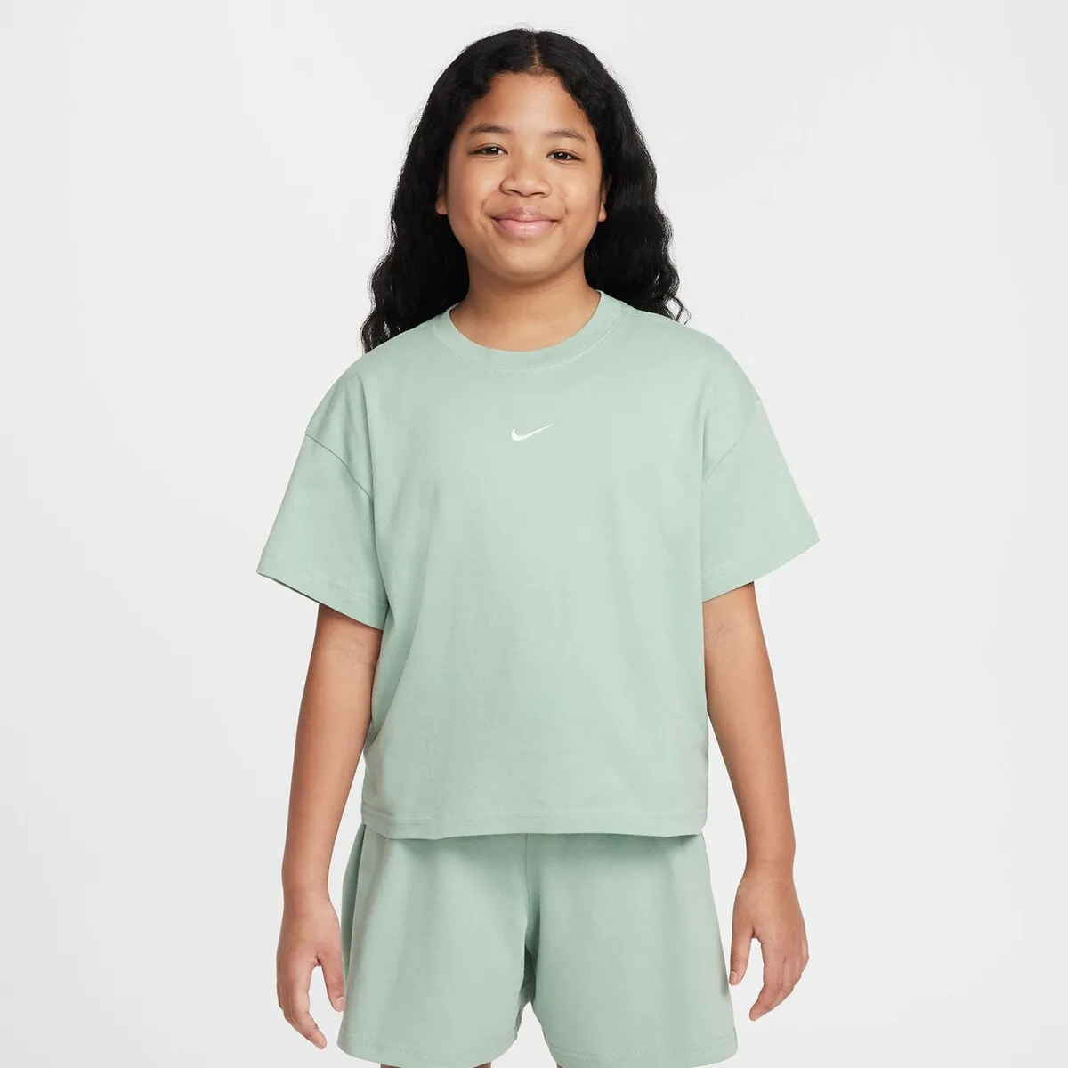 Футболка для девочек Nike Sportswear, зеленый
Футболка для девочек Nike Sportswear, зеленый