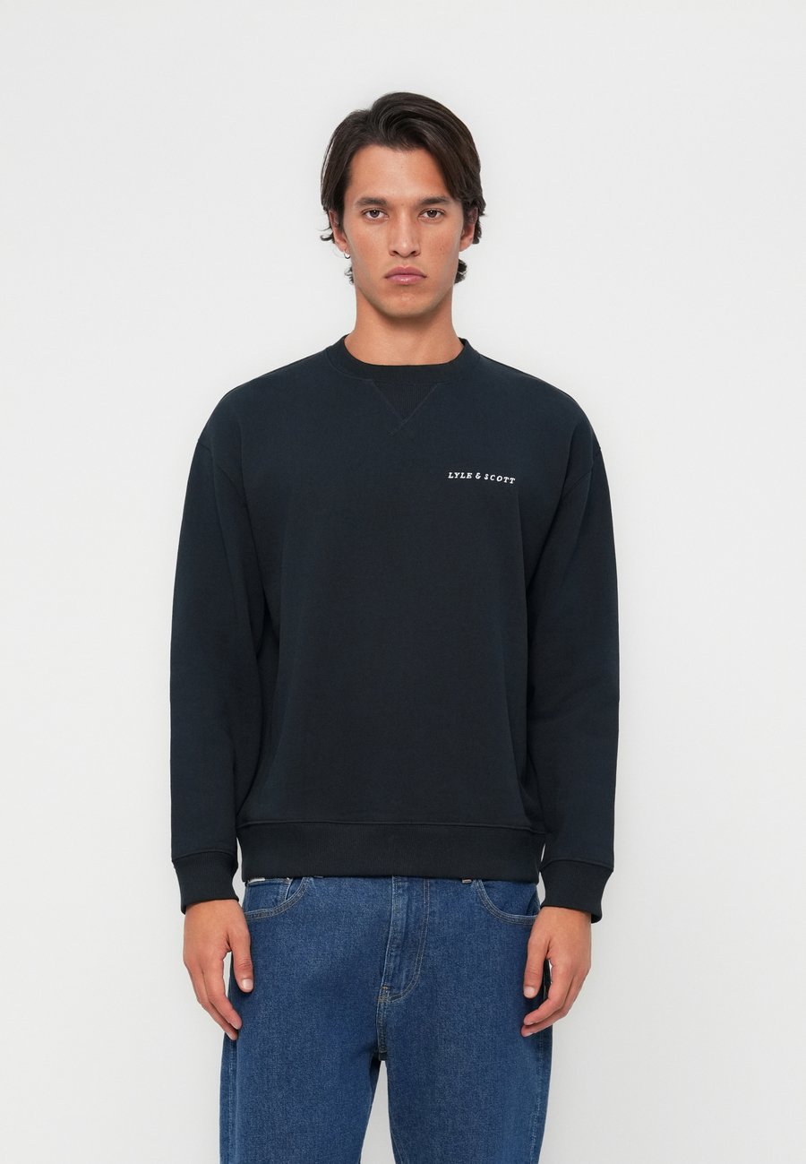 Толстовка Lyle & Scott SCRIPT CREW NECK, Dark Navy/Dark Blue
Толстовка Lyle & Scott SCRIPT CREW NECK, Dark Navy/Dark Blue