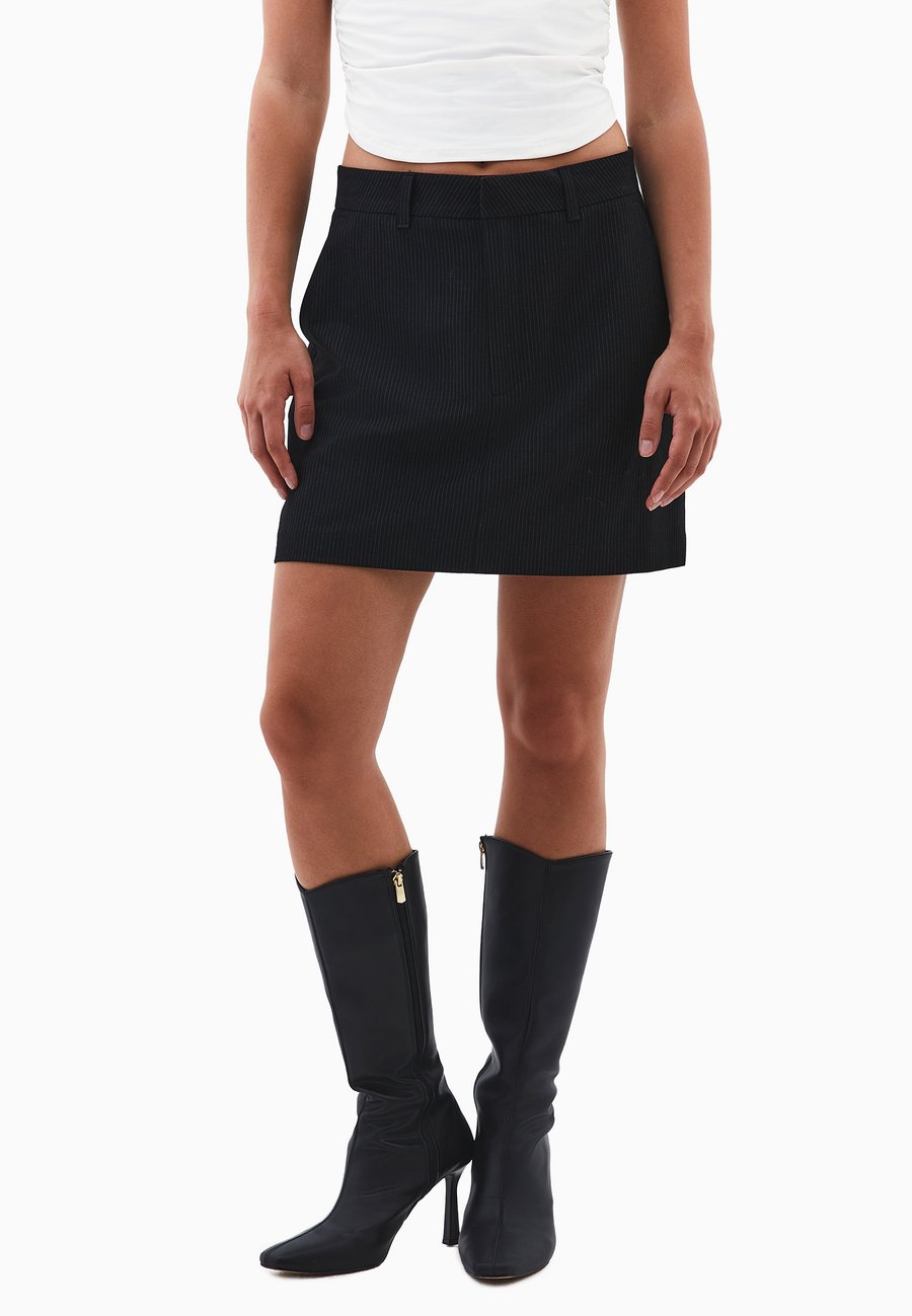 Юбка OXXO A-line skirt, Black Stripe/Black
Юбка OXXO A-line skirt, Black Stripe/Black