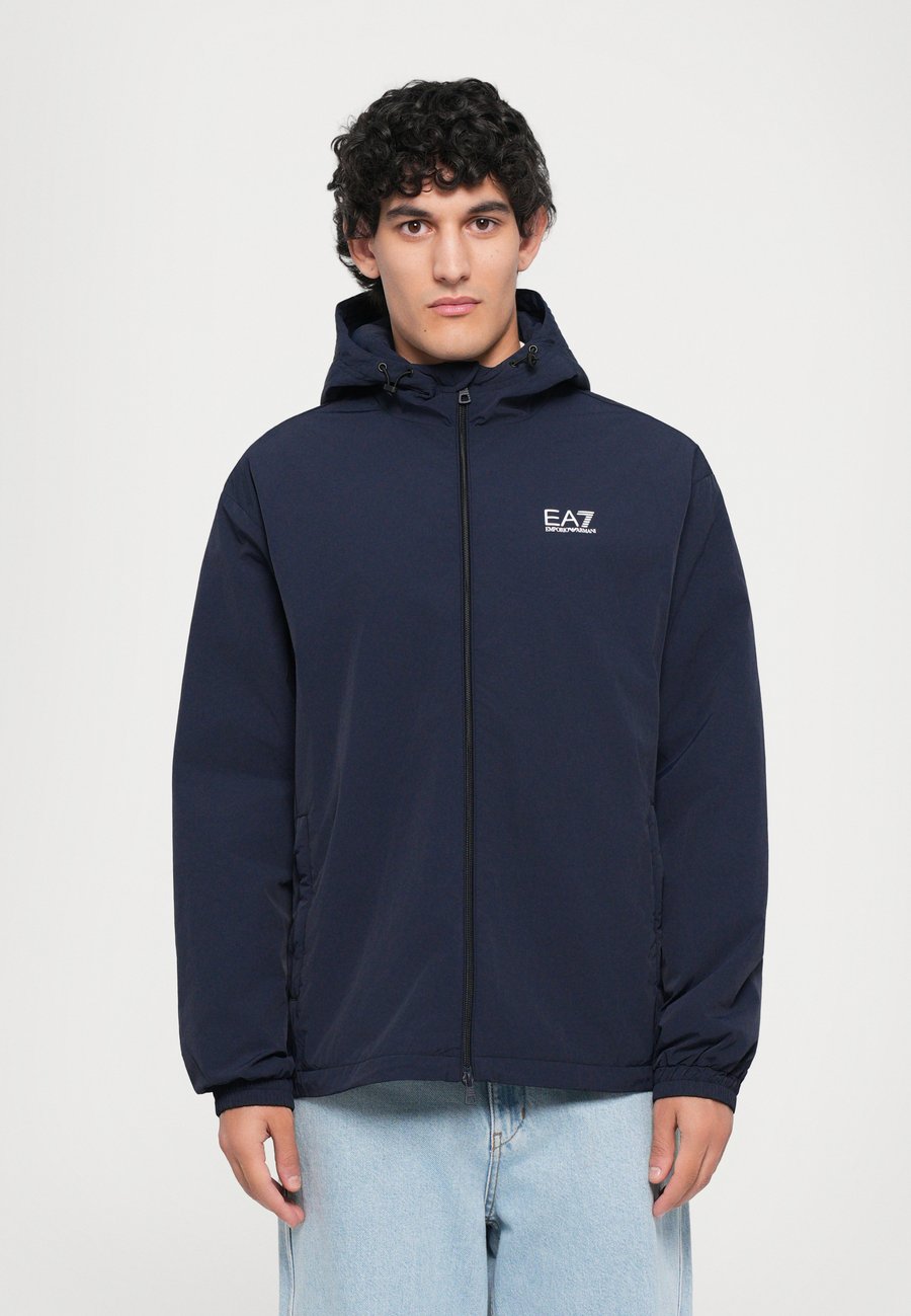 Куртка EA7 Emporio Armani TRAIN CORE, Blue
Куртка EA7 Emporio Armani TRAIN CORE, Blue