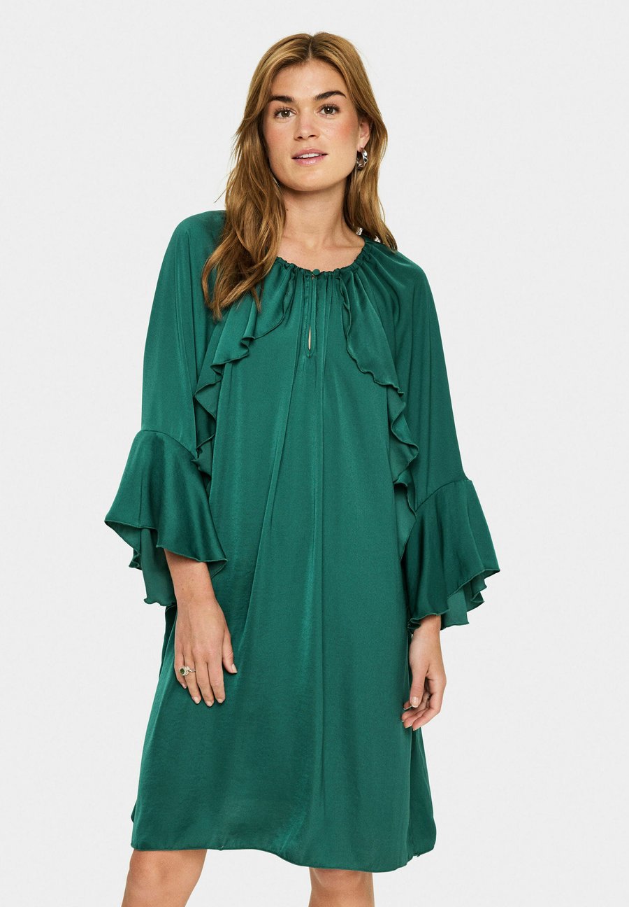 Платье Saint Tropez MELANIE, June Bug/Dark Green
Платье Saint Tropez MELANIE, June Bug/Dark Green