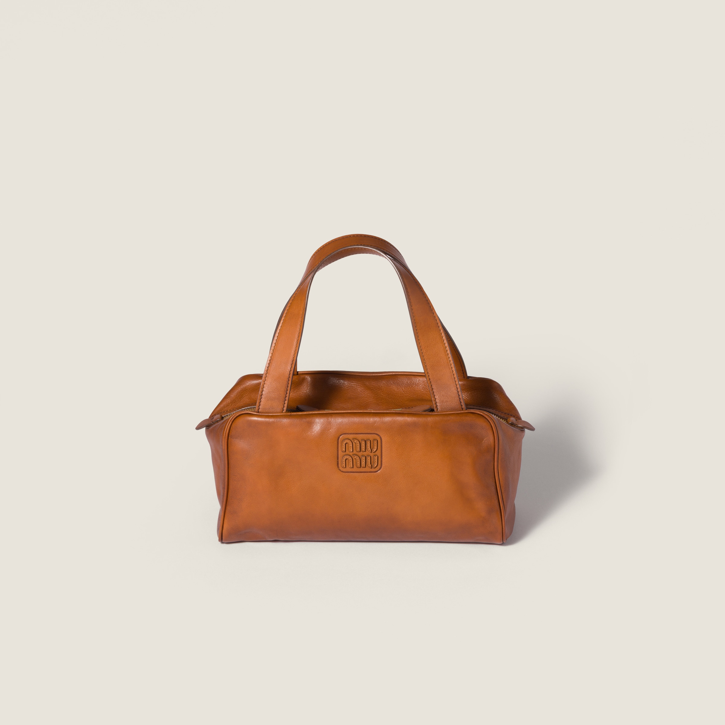 Кожаная сумка с ручкой MIU MIU, коньячный
Кожаная сумка с ручкой MIU MIU, коньячный