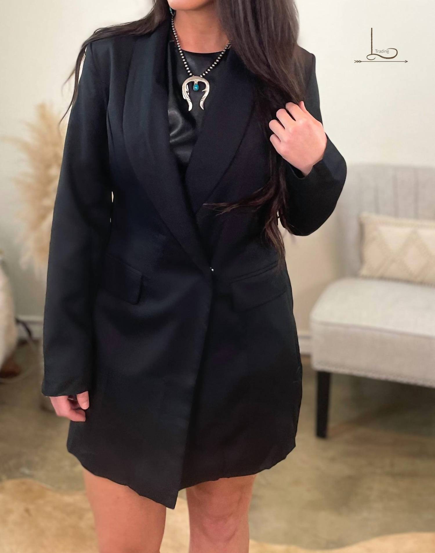 Блейзер Bennett классического черного цвета SHE + SKY
Блейзер Bennett классического черного цвета SHE + SKY