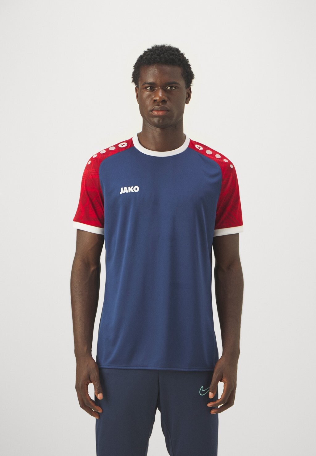 Принт на футболке ICONIC JAKO, темно-синий
Принт на футболке ICONIC JAKO, темно-синий