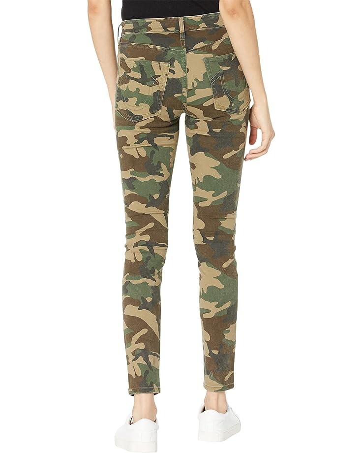 Джинсы True Religion Jennie Mid-Rise Curvy Print Jeans in Camo, цвет Camo
Джинсы True Religion Jennie Mid-Rise Curvy Print Jeans in Camo, цвет Camo