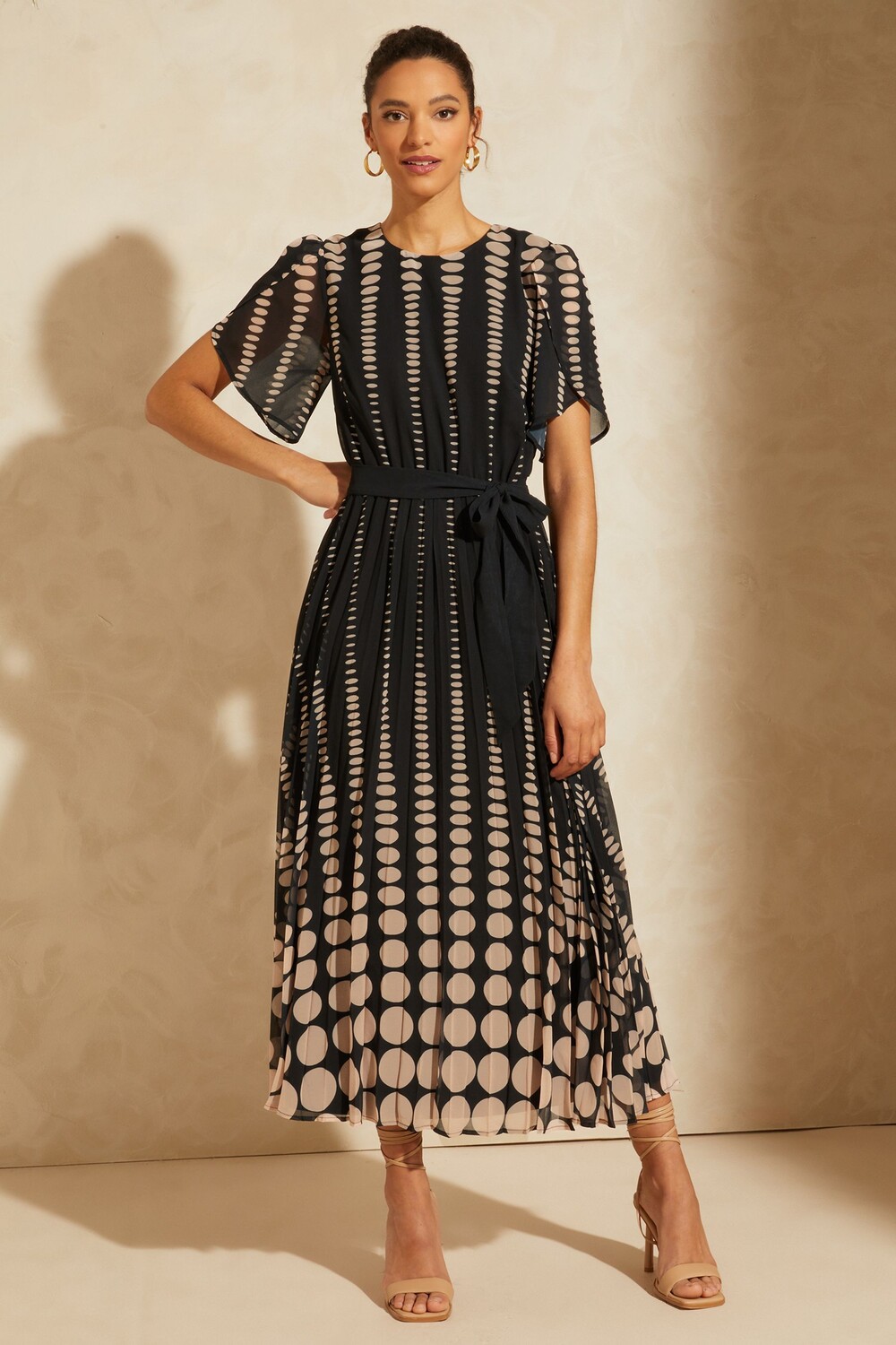 Летнее плиссированное платье миди с принтом тюльпан и поясом Love & Roses, черный
Летнее плиссированное платье миди с принтом тюльпан и поясом Love & Roses, черный