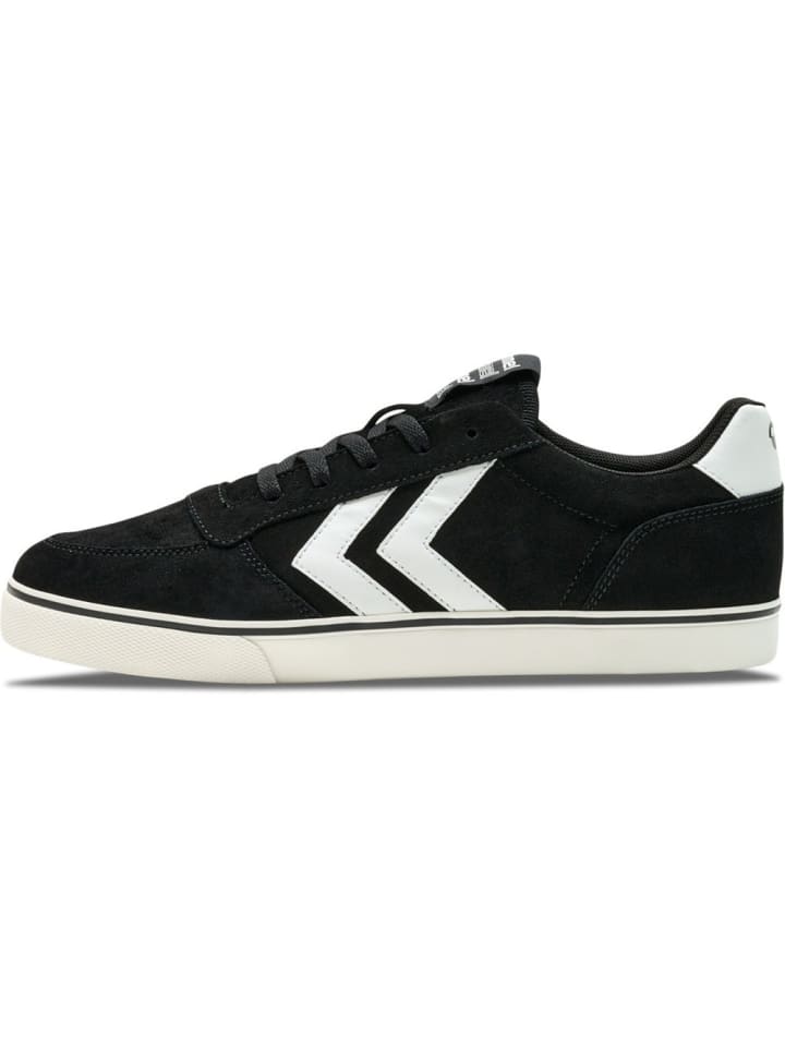 Черные кроссовки Hummel
Черные кроссовки Hummel