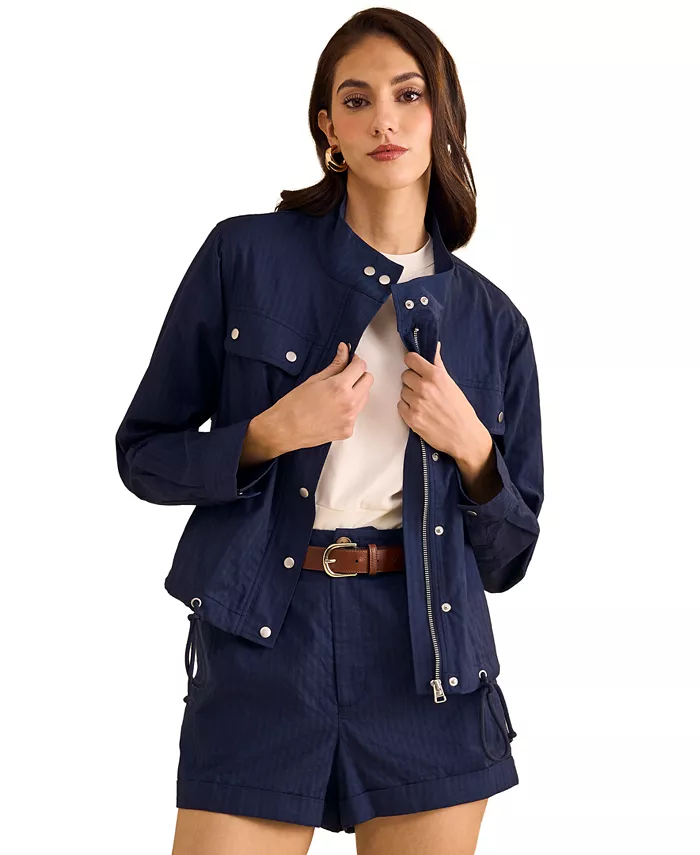 Женская хлопковая куртка с завязкой на подоле и шорты в полоску Dobby 1.STATE, синий
Женская хлопковая куртка с завязкой на подоле и шорты в полоску Dobby 1.STATE, синий