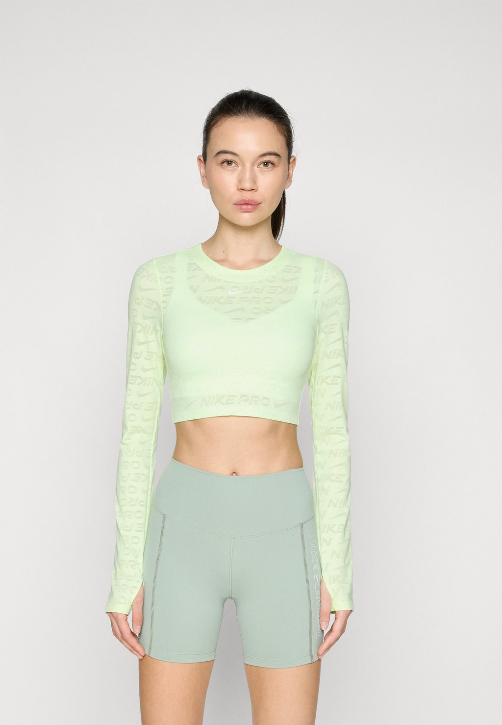 Топ с длинными рукавами TOP Nike Performance, неоново-желтый
Топ с длинными рукавами TOP Nike Performance, неоново-желтый