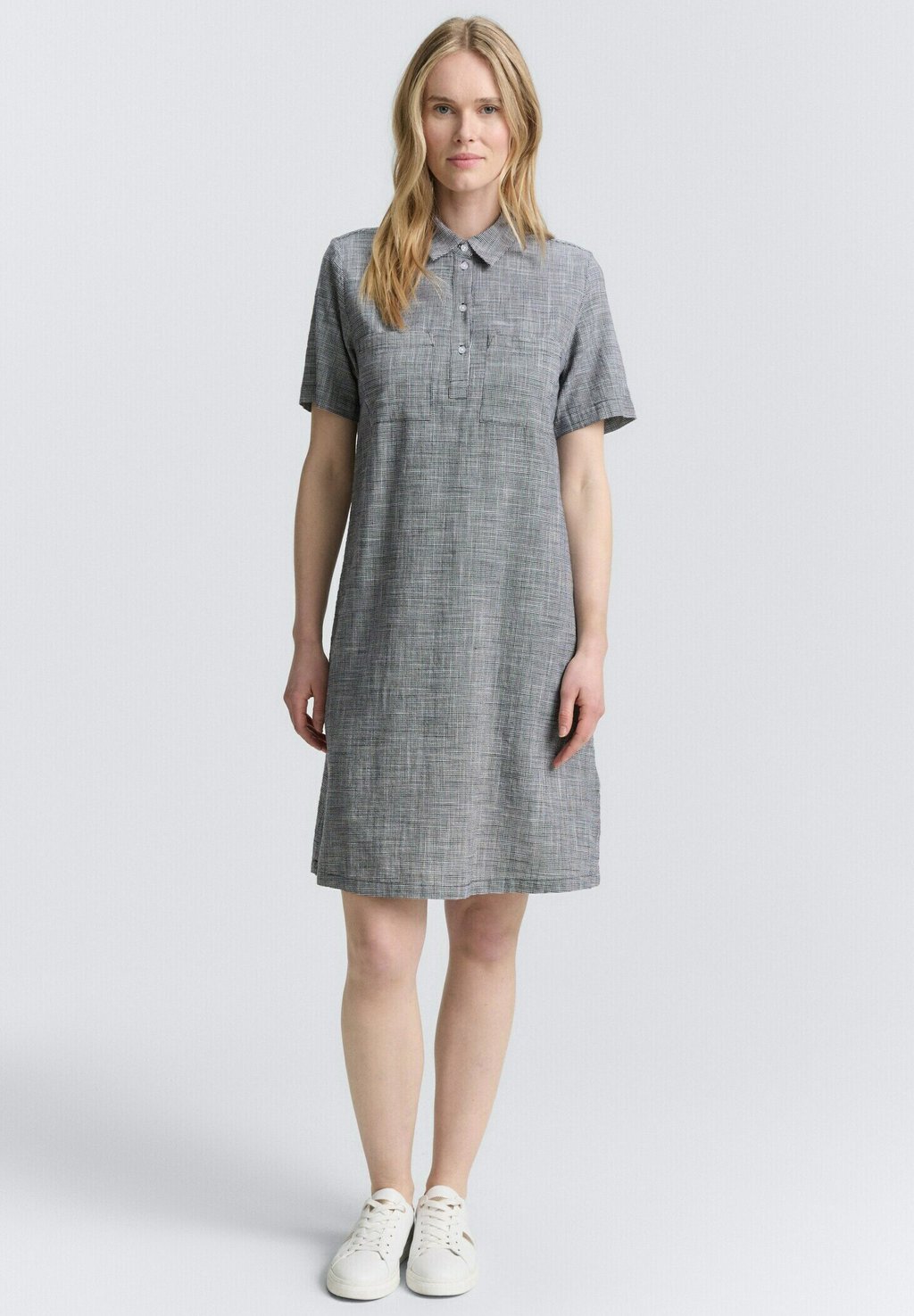 Платье-рубашка MIT BRUSTTASCHEN TOM TAILOR, темно-синий
Платье-рубашка MIT BRUSTTASCHEN TOM TAILOR, темно-синий