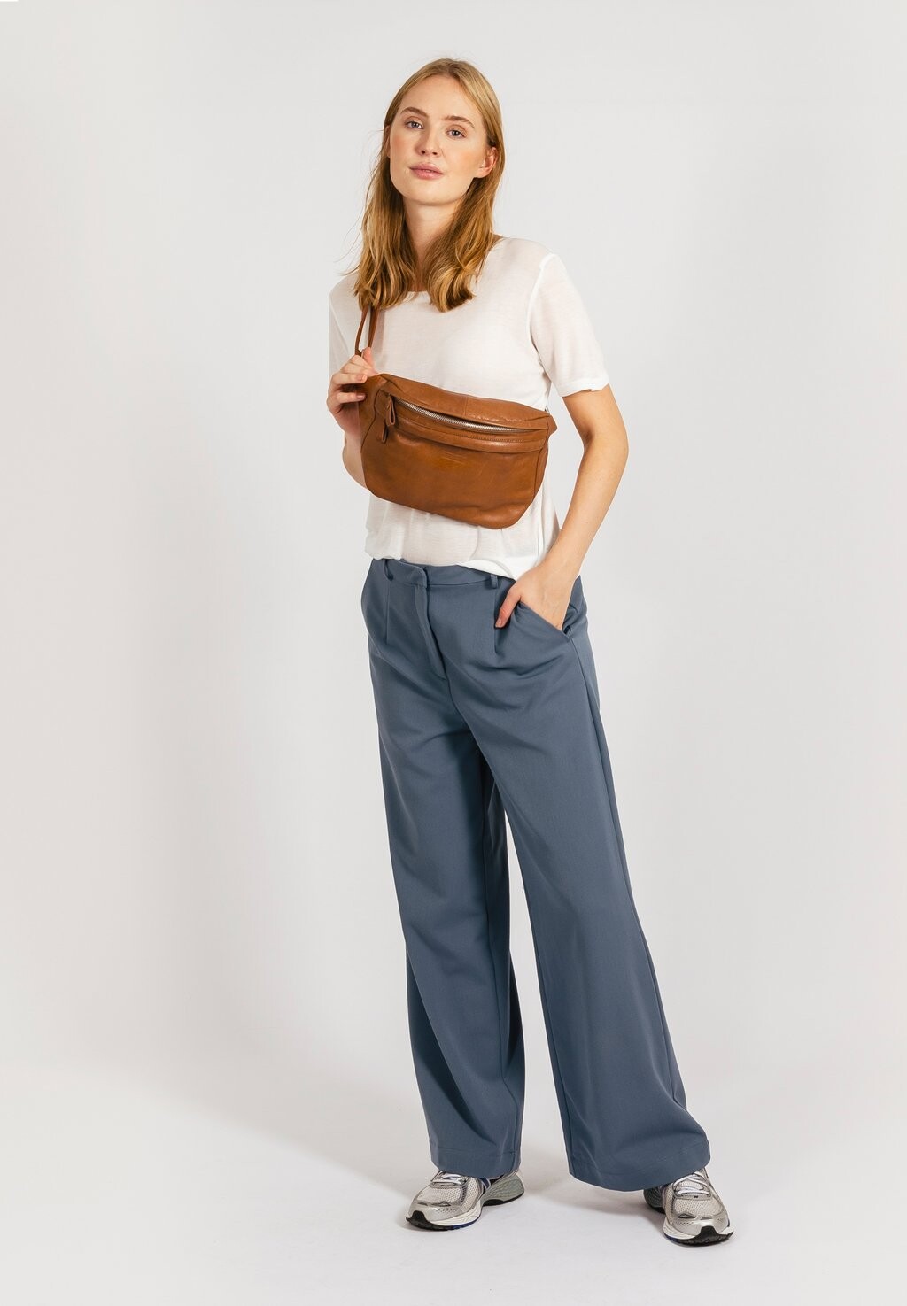 Поясная сумка STILLBASIC LARGE BUMBAG Still Nordic, светло-коричневый
Поясная сумка STILLBASIC LARGE BUMBAG Still Nordic, светло-коричневый
