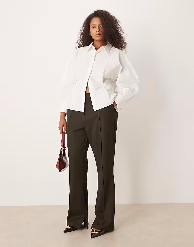 Костюмные брюки-клеш Curve с приталенными швами и разрезами по низу оливкового цвета Asos Curve
Костюмные брюки-клеш Curve с приталенными швами и разрезами по низу оливкового цвета Asos Curve