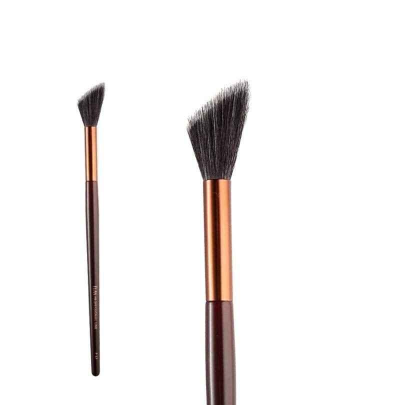 Кисть для макияжа Elan Face № 17
Кисть для макияжа Elan Face № 17