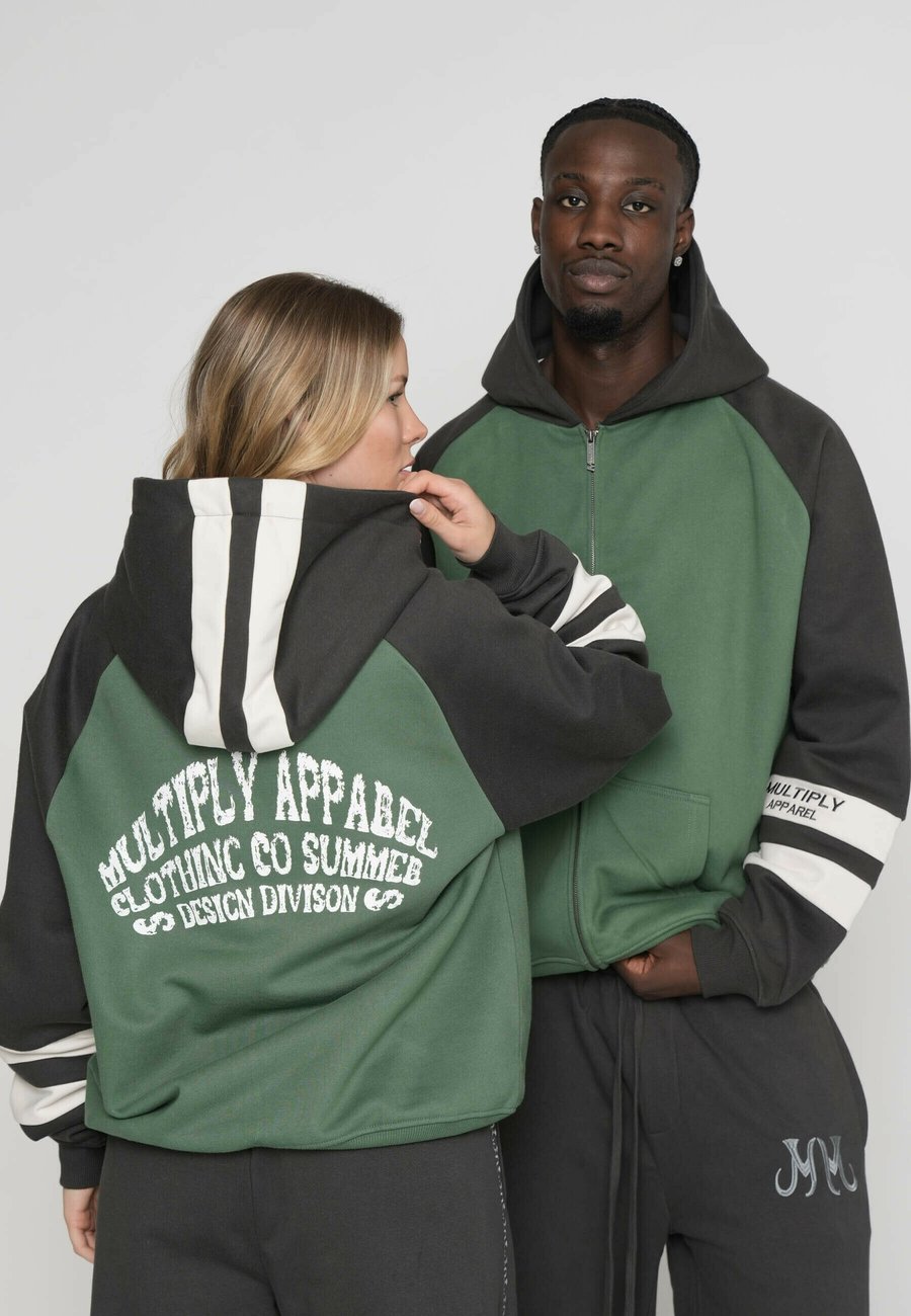 Толстовка Multiply Apparel OVERSIZE ZIP TRACK TEAM, Myrtle/Dark Green
Толстовка Multiply Apparel OVERSIZE ZIP TRACK TEAM, Myrtle/Dark Green