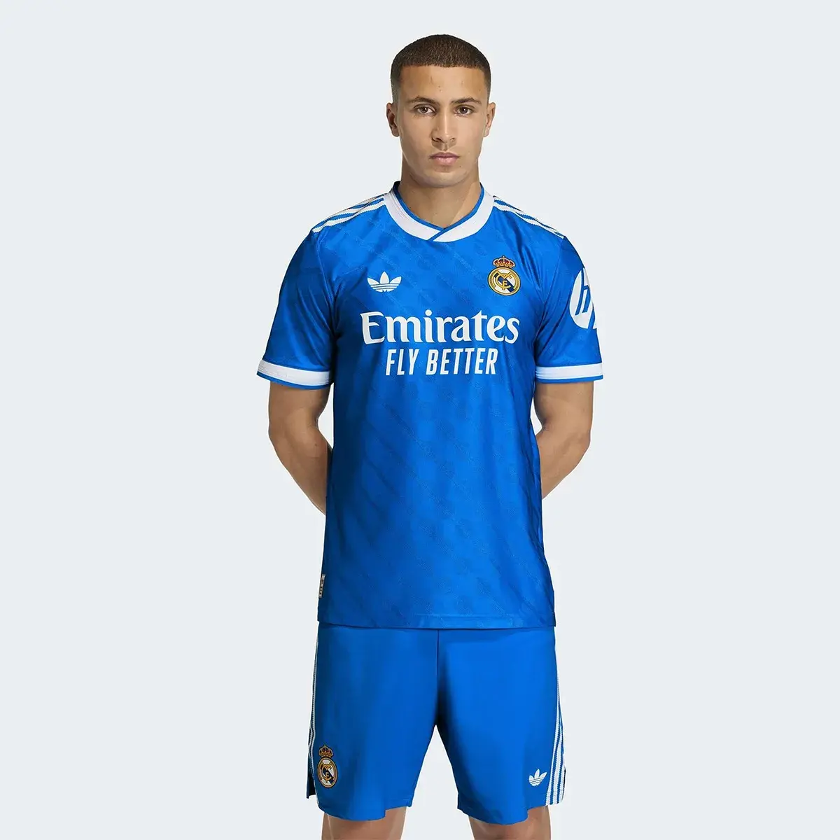 Мужская футболка третьей формы Real Madrid 2025-2026, оригинальная adidas, синий
Мужская футболка третьей формы Real Madrid 2025-2026, оригинальная adidas, синий