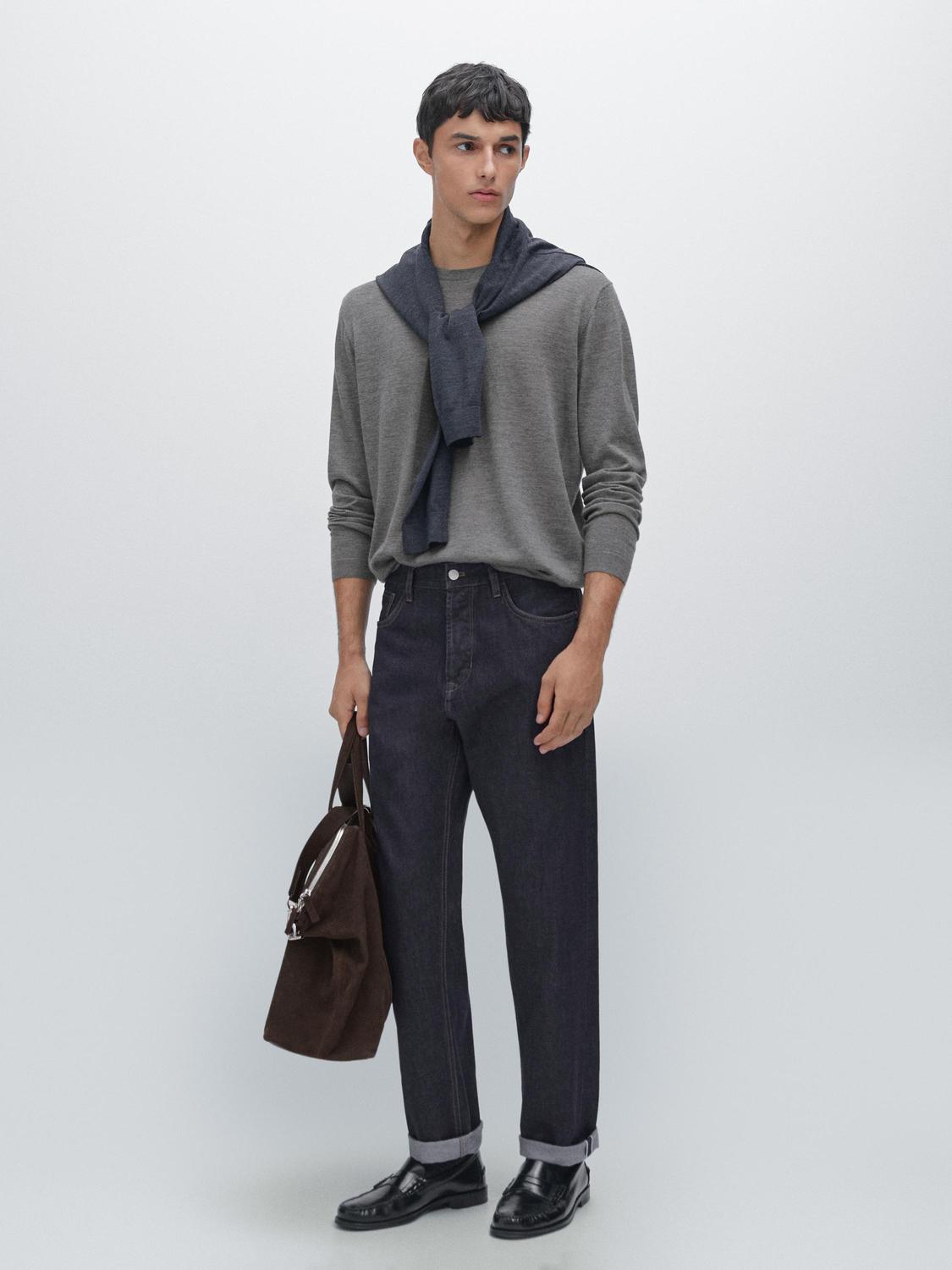 Вязаный свитер с круглым вырезом из 100% кашемира Massimo Dutti, антрацитово-серый
Вязаный свитер с круглым вырезом из 100% кашемира Massimo Dutti, антрацитово-серый