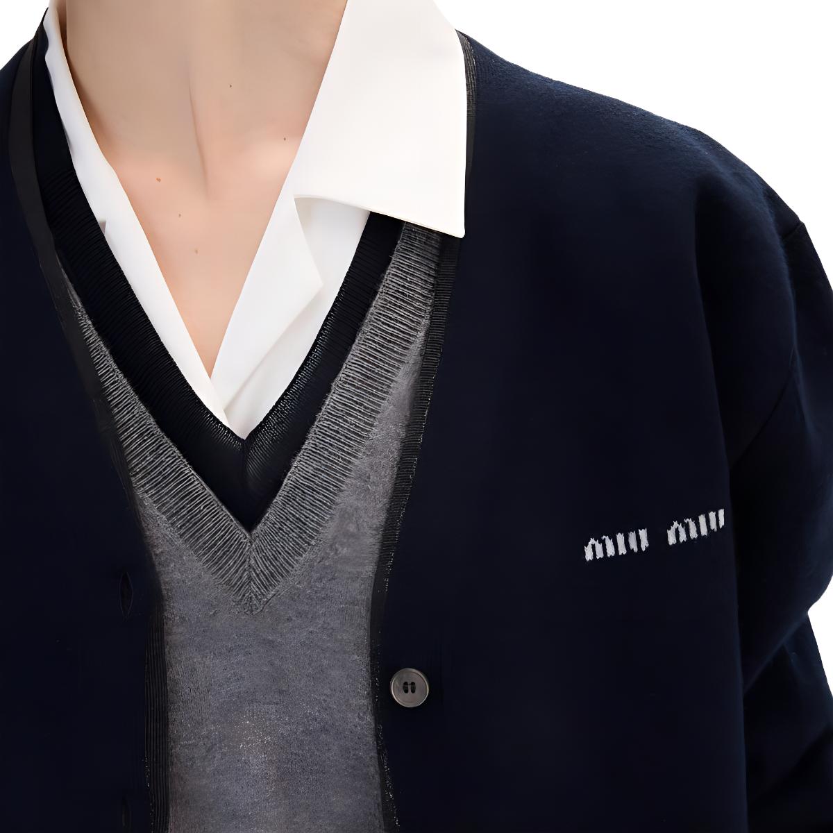 Кардиган из шелка и кашемира антрацитовый MIU MIU, темно-серый
Кардиган из шелка и кашемира антрацитовый MIU MIU, темно-серый