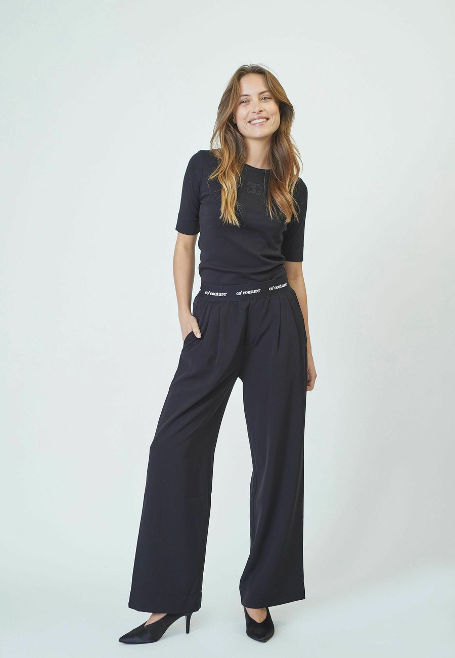 Брюки Co'couture AMINACC LOGO PANT, Black
Брюки Co'couture AMINACC LOGO PANT, Black