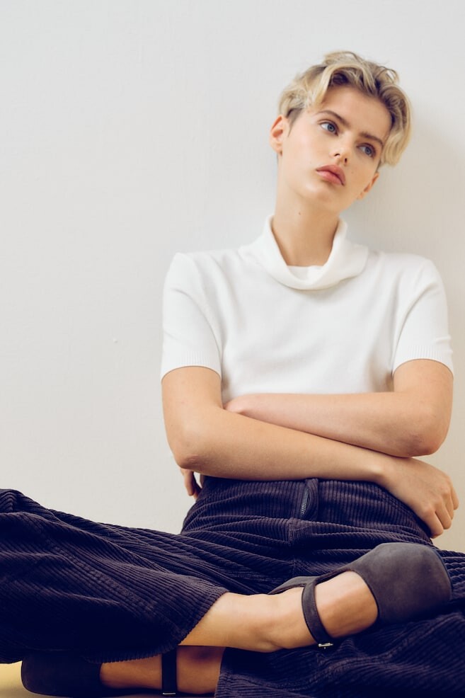 Рубашка с высоким воротником тонкой вязки H&M, бежевый
Рубашка с высоким воротником тонкой вязки H&M, бежевый