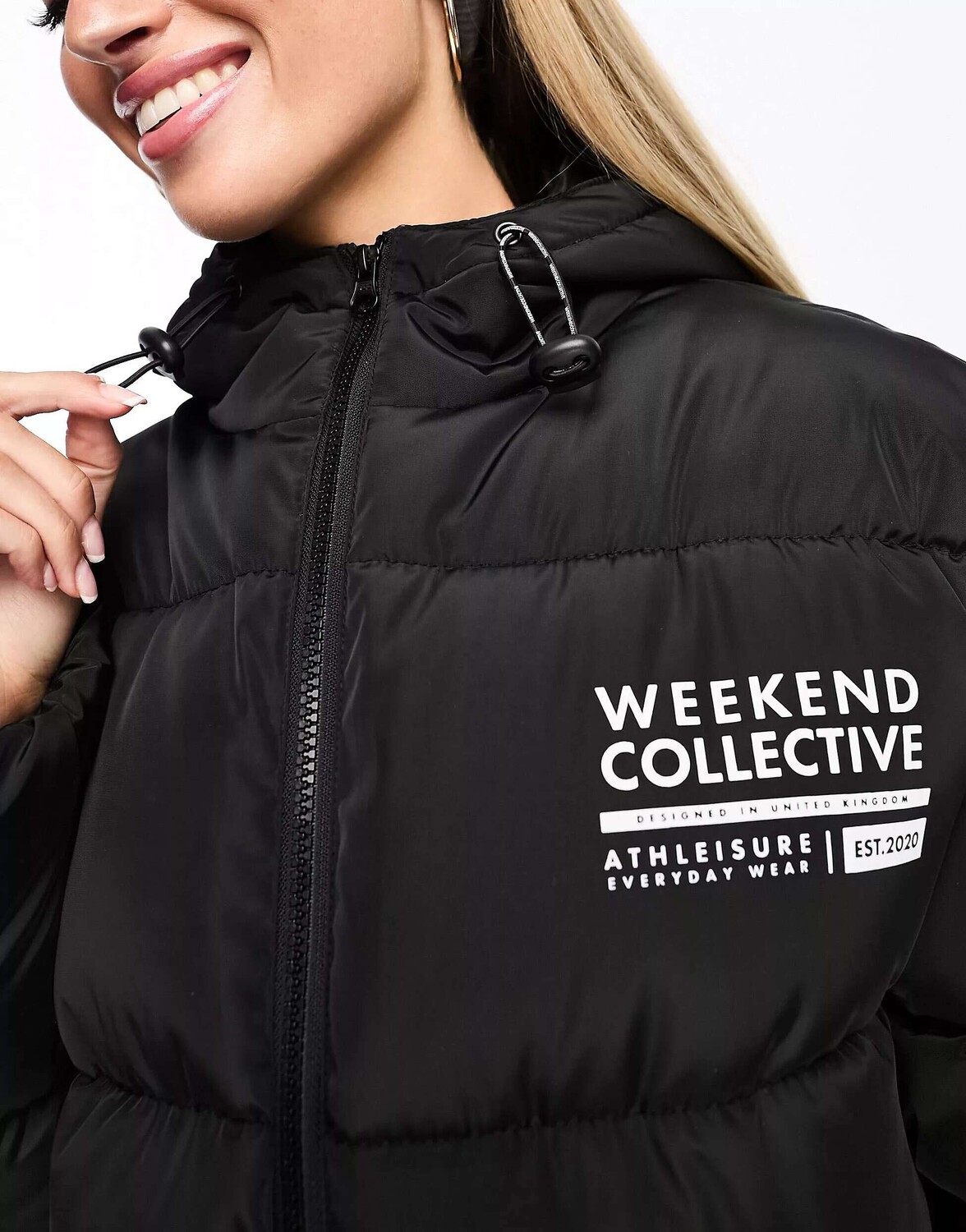 Черное пуховое пальто с логотипом и приталенным силуэтом ASOS DESIGN Weekend Collective
Черное пуховое пальто с логотипом и приталенным силуэтом ASOS DESIGN Weekend Collective