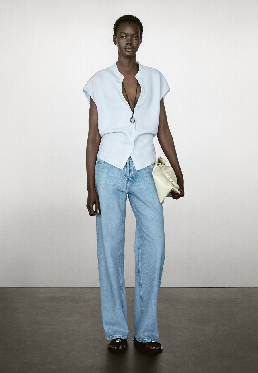 Блуза Massimo Dutti FLOWING OPEN NECK, Light Blue
Блуза Massimo Dutti FLOWING OPEN NECK, Light Blue