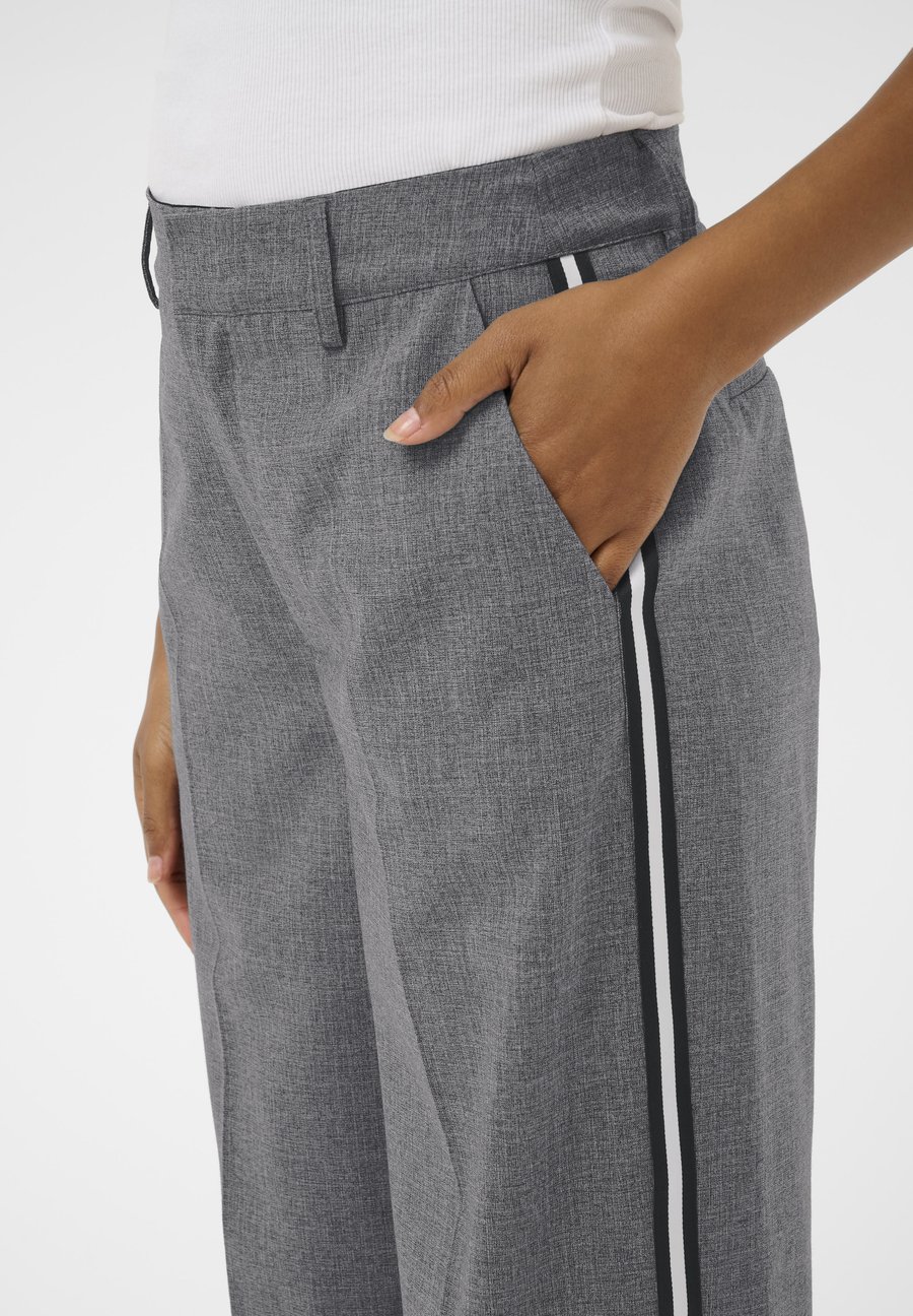 Брюки Kaffe KARAMONA PANTS, Grey Melange/Sand
Брюки Kaffe KARAMONA PANTS, Grey Melange/Sand
