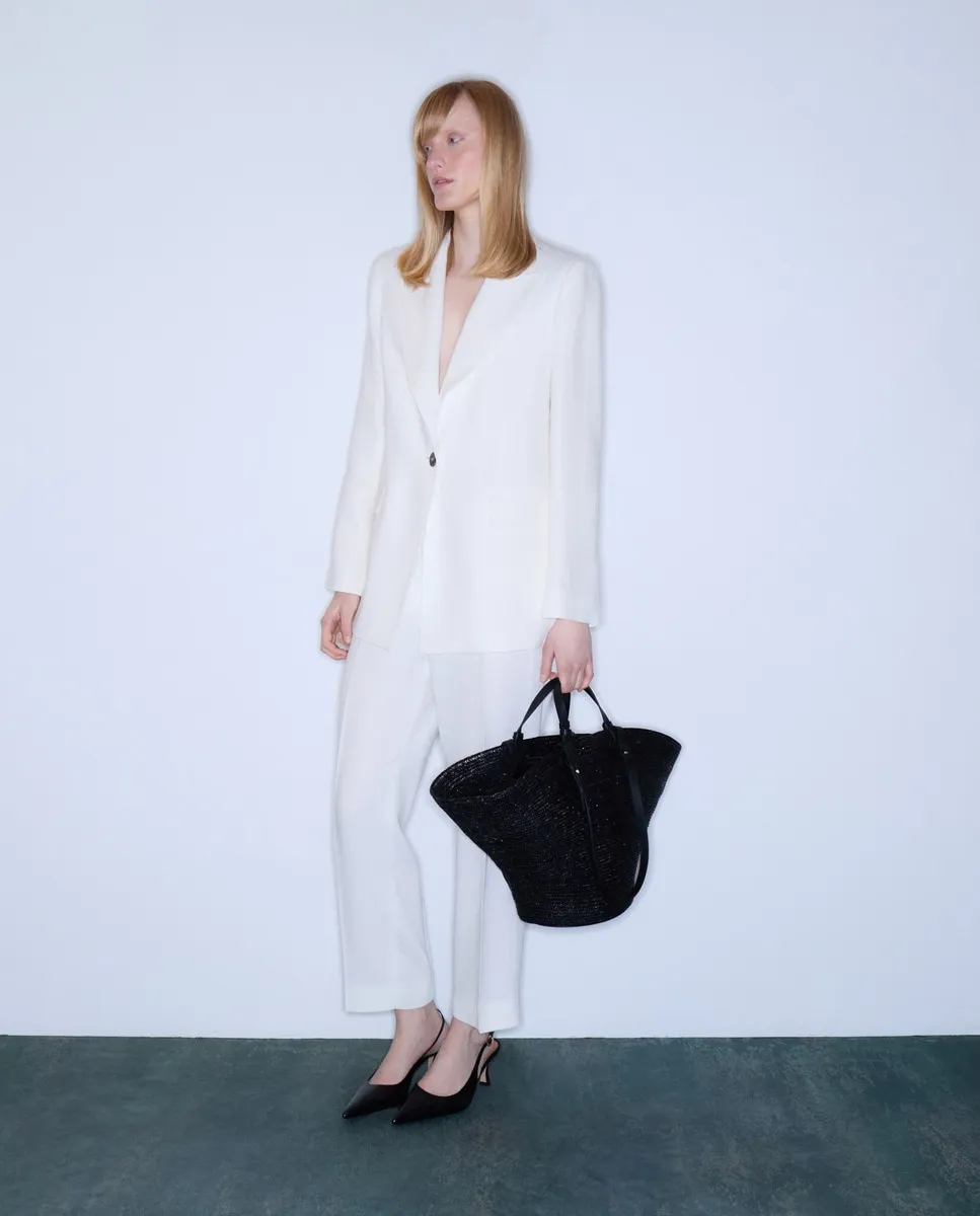 Однотонный женский пиджак, сшитый на заказ Woman Limited El Corte Inglés, кремово-белый
Однотонный женский пиджак, сшитый на заказ Woman Limited El Corte Inglés, кремово-белый