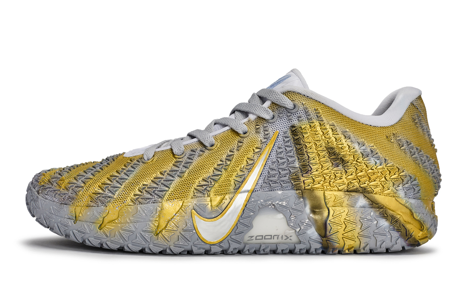 Nike Ja Morant 3 REGO Hot Dog, Gilded Dazzling Silver низкие баскетбольные кроссовки unisex серый золото
Nike Ja Morant 3 REGO Hot Dog, Gilded Dazzling Silver низкие баскетбольные кроссовки unisex серый золото