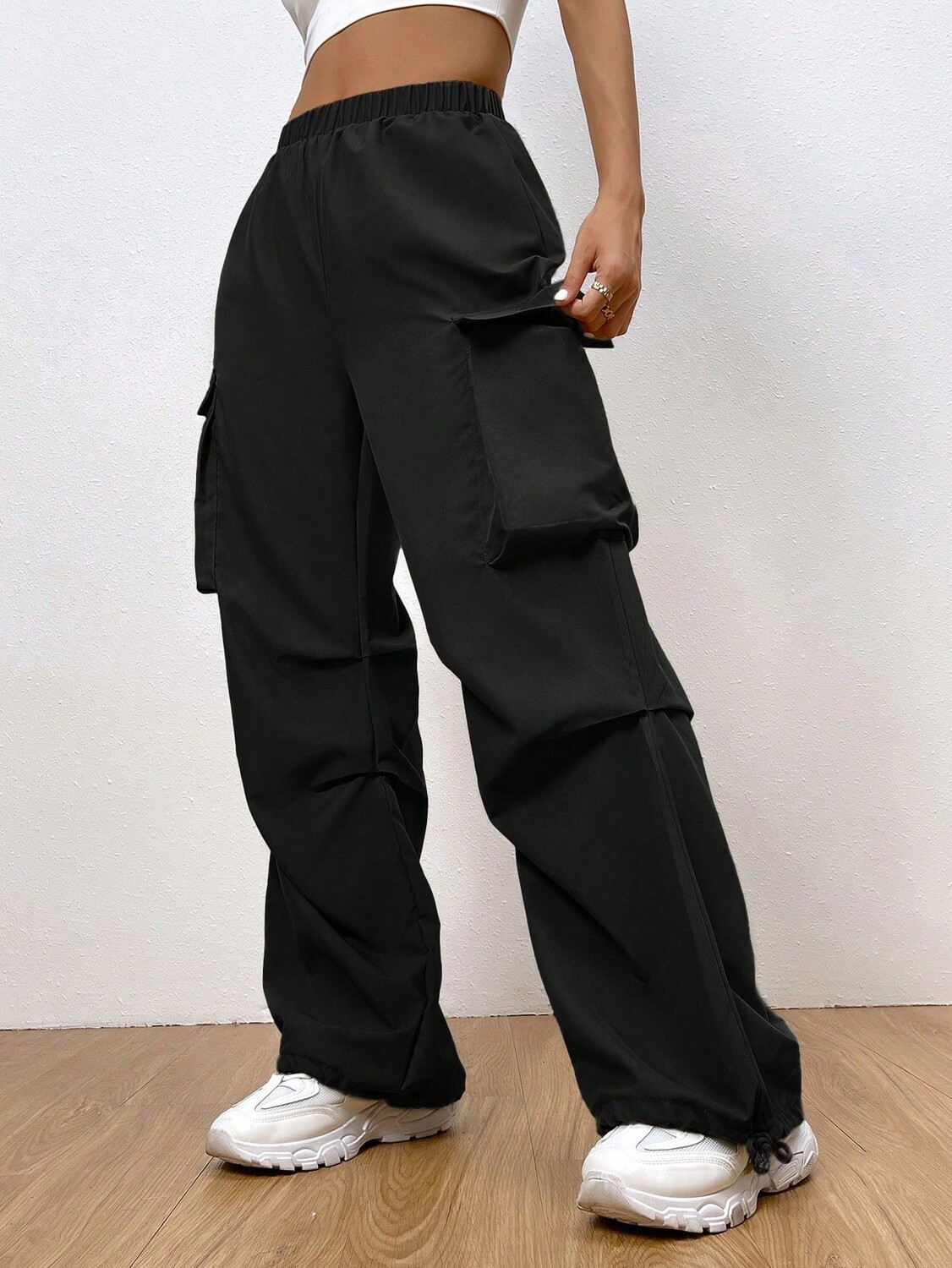 Брюки-карго SHEIN EZwear, боковые карманы с клапанами, подол на кулиске, черный цвет
Брюки-карго SHEIN EZwear, боковые карманы с клапанами, подол на кулиске, черный цвет