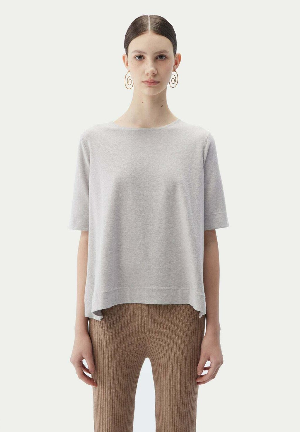 Базовая футболка BOX-CUT GOBI Cashmere, светло-серый
Базовая футболка BOX-CUT GOBI Cashmere, светло-серый