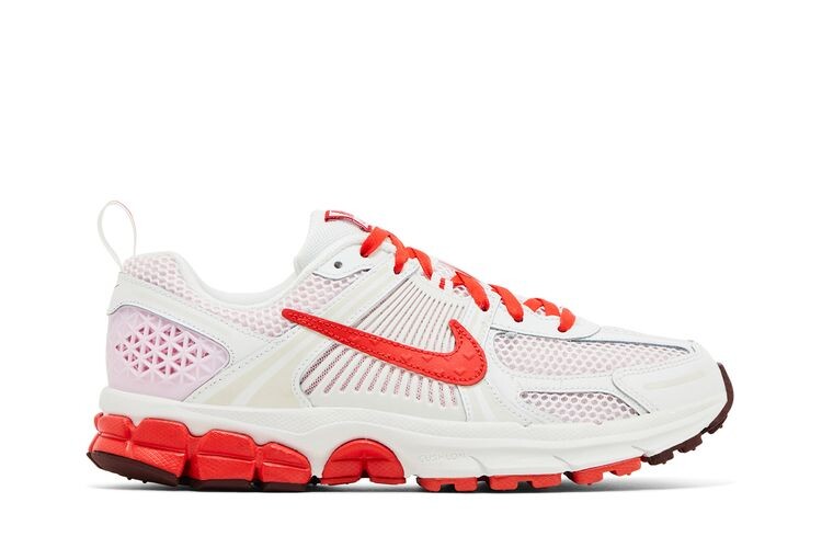 Кроссовки Nike Vomero 5 GS Valentines Day 2025, белый
Кроссовки Nike Vomero 5 GS Valentines Day 2025, белый