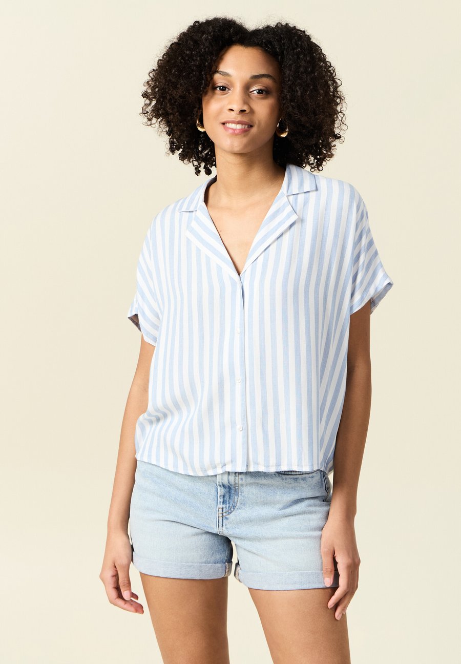 Блуза BONOBO Jeans MIT 3/4-ÄRMELN, Bleu/Blue
Блуза BONOBO Jeans MIT 3/4-ÄRMELN, Bleu/Blue