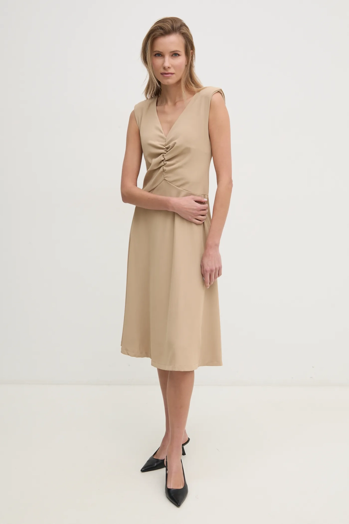 Платье Answear Lab, бежевый
Платье Answear Lab, бежевый