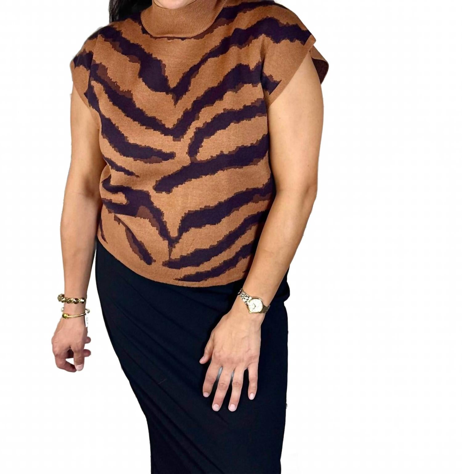 Коричневая кофточка с короткими рукавами и воротником-стойкой с анималистичным узором Entro, коричневый
Коричневая кофточка с короткими рукавами и воротником-стойкой с анималистичным узором Entro, коричневый