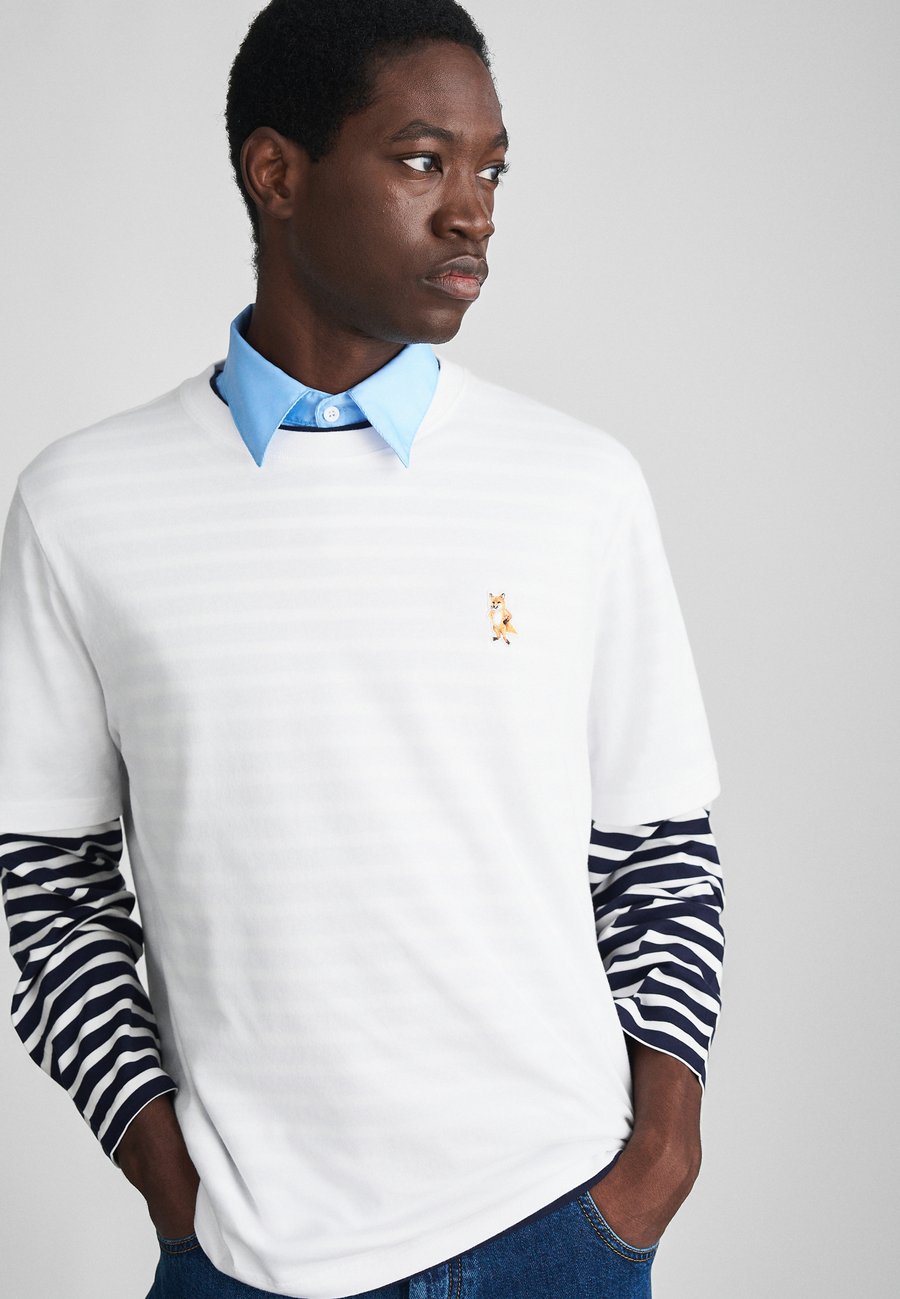 Футболка Maison Kitsuné STANDING FOX COMFORT TEE, White, Белый, Футболка Maison Kitsuné STANDING FOX COMFORT TEE, White
Футболка Maison Kitsuné STANDING FOX COMFORT TEE, White, Белый, Футболка Maison Kitsuné STANDING FOX COMFORT TEE, White