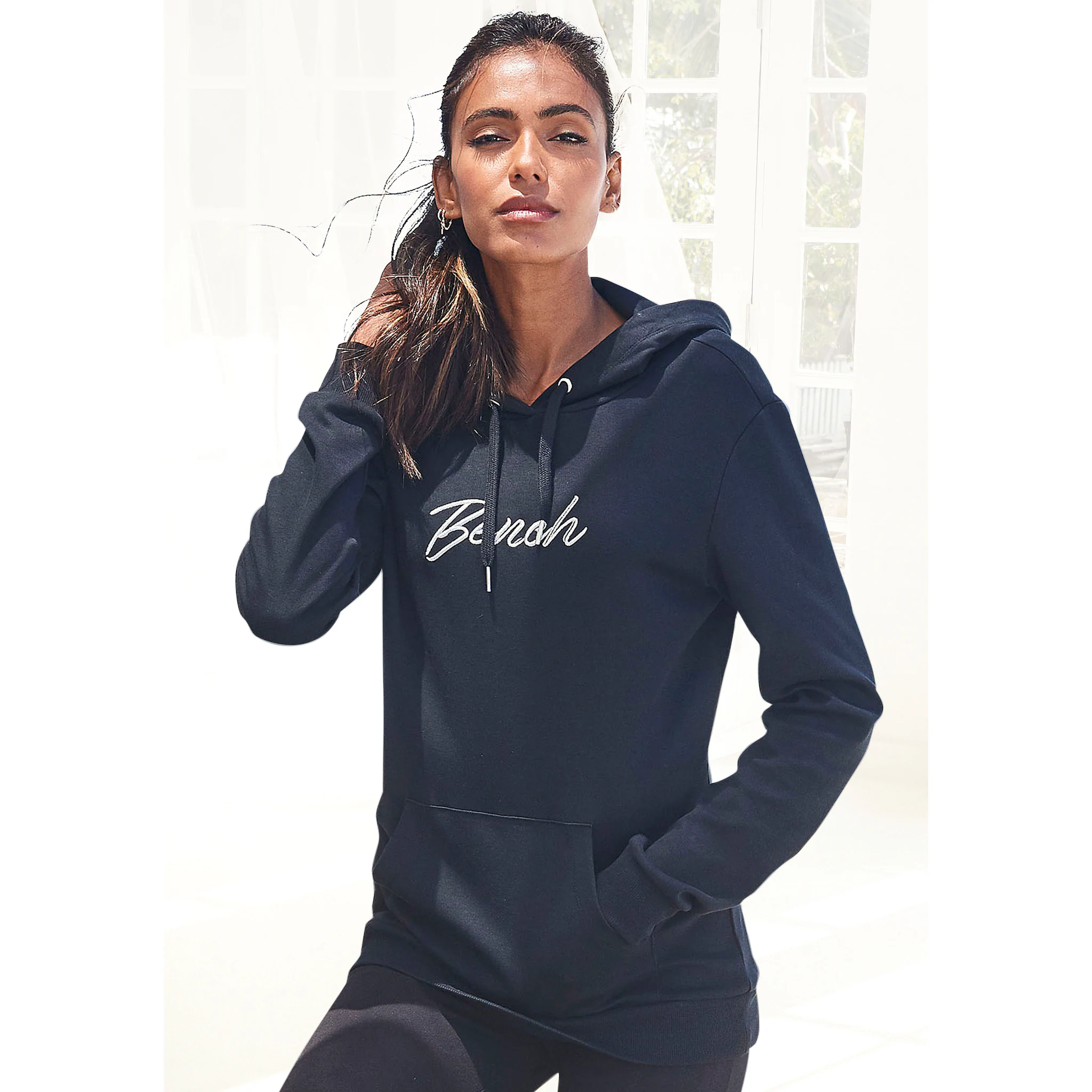 Bench Толстовка с капюшоном и блестящей вышивкой логотипа Loungewear, домашний костюм, толстовка с капюшоном Bench Loungewear, черный
Bench Толстовка с капюшоном и блестящей вышивкой логотипа Loungewear, домашний костюм, толстовка с капюшоном Bench Loungewear, черный