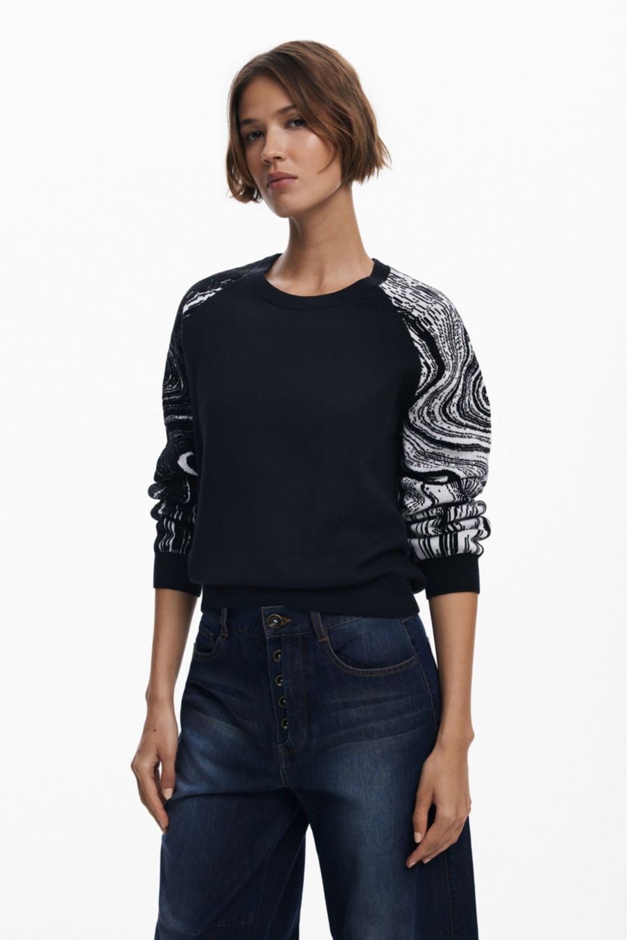 Женский свитер с рукавами, имитирующими мраморный узор Desigual, Black
Женский свитер с рукавами, имитирующими мраморный узор Desigual, Black