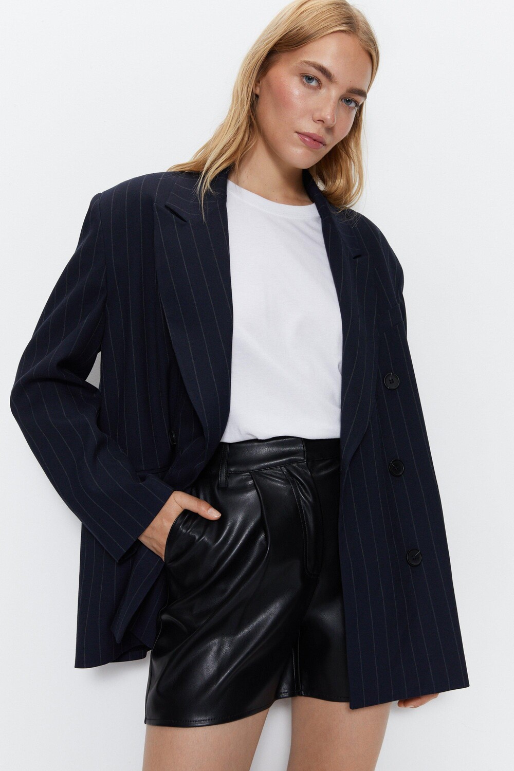 Городские шорты из искусственной кожи Warehouse, черный
Городские шорты из искусственной кожи Warehouse, черный