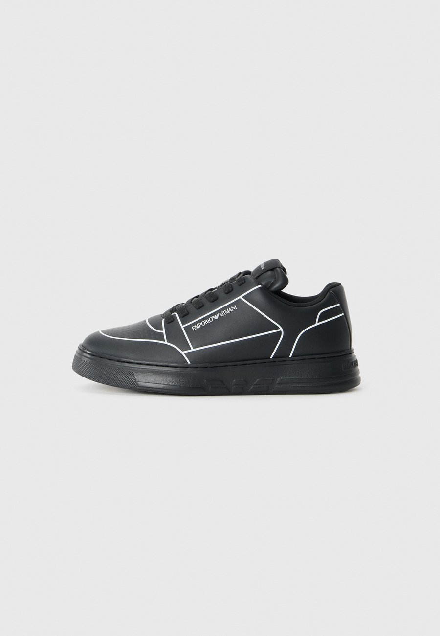 Кроссовки Emporio Armani Trainers, Black/Off White/Black
Кроссовки Emporio Armani Trainers, Black/Off White/Black