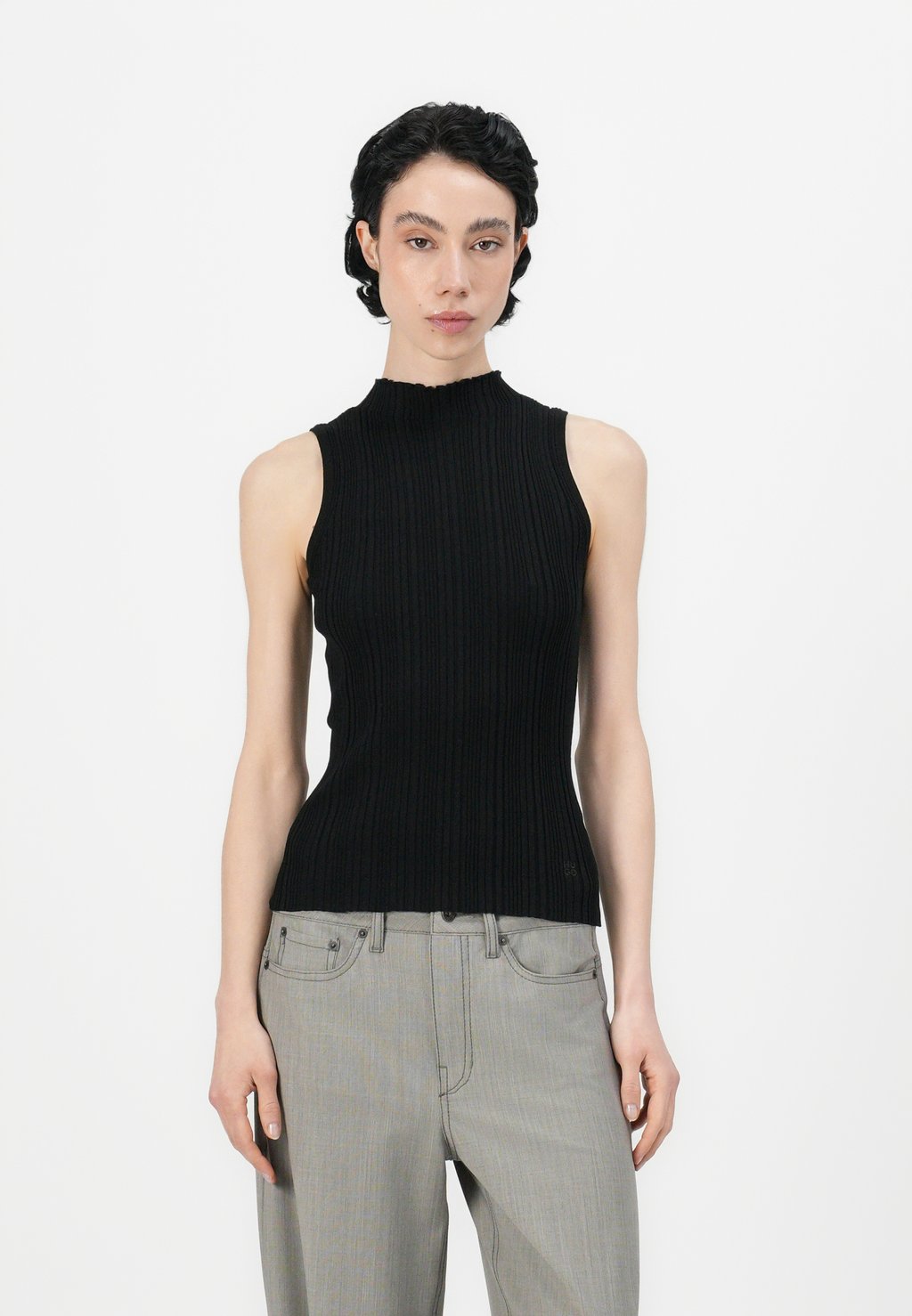 Топ SAREPILK HUGO, черный
Топ SAREPILK HUGO, черный