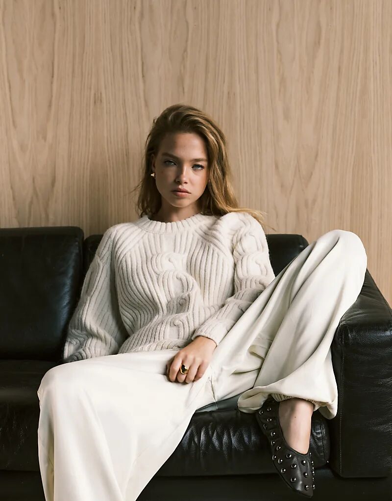 Свободный джемпер ASOS DESIGN кремового цвета с отделкой в виде косы
Свободный джемпер ASOS DESIGN кремового цвета с отделкой в виде косы